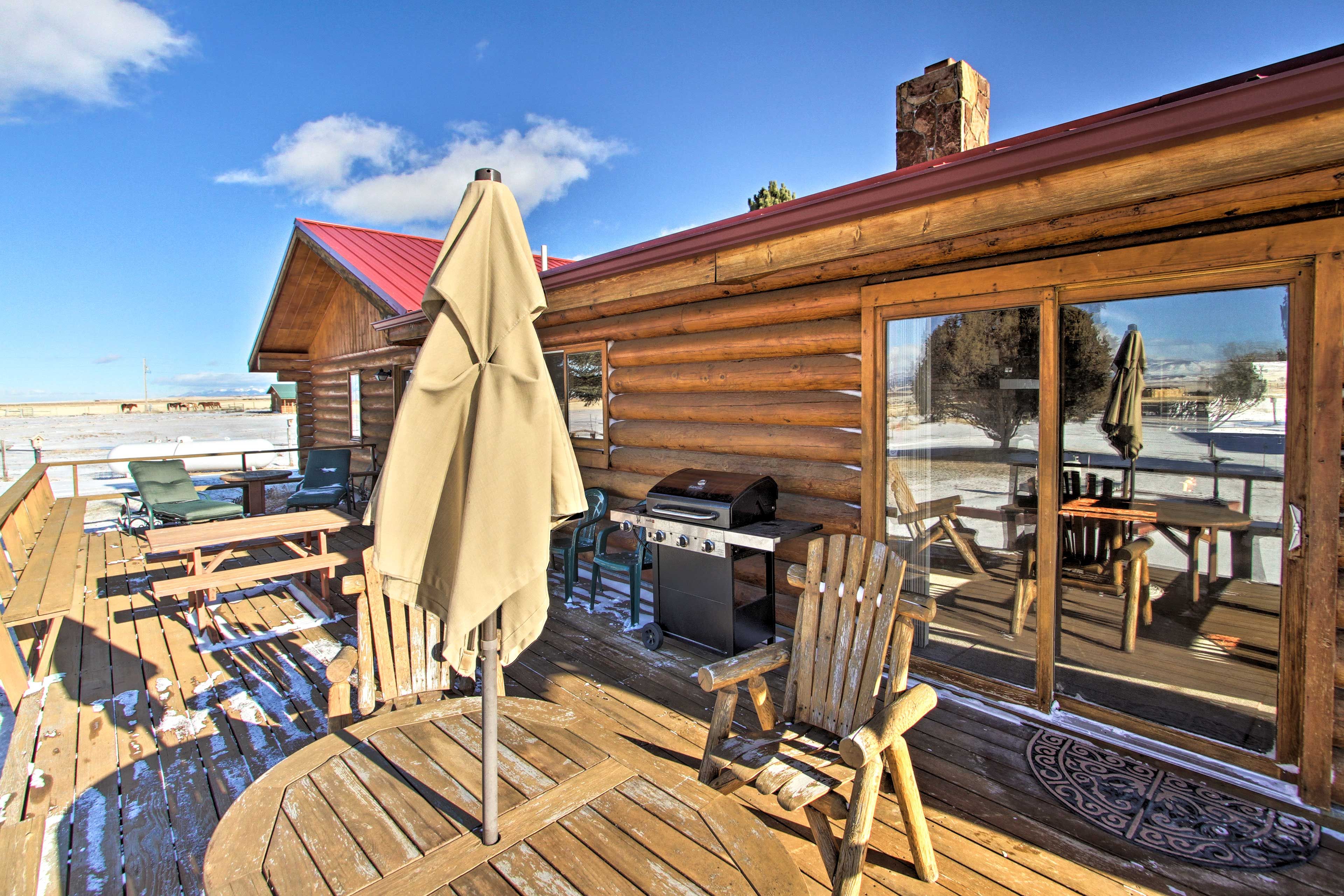 Deck w/ Gas Grill