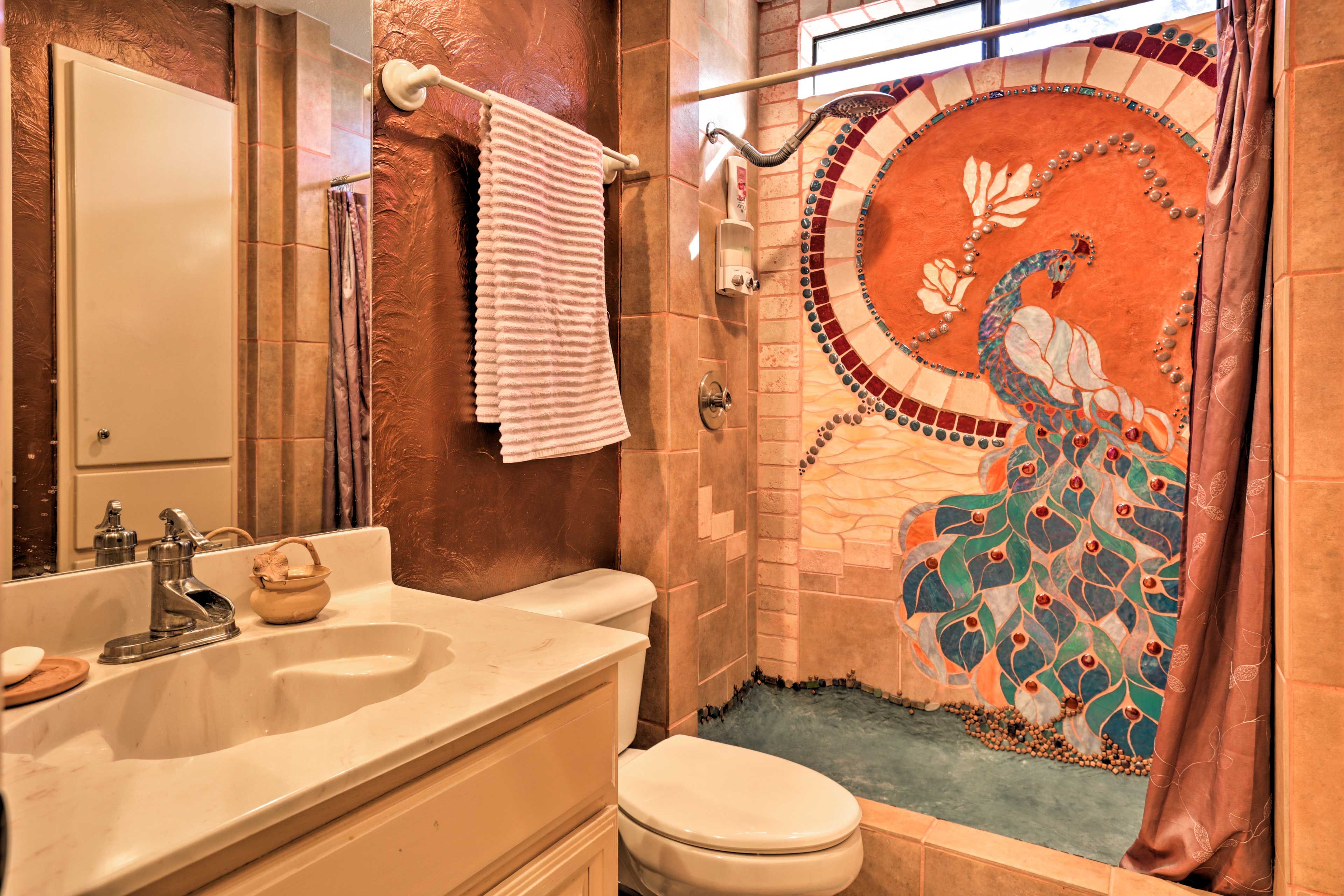 Full Bathroom | Towels Provided