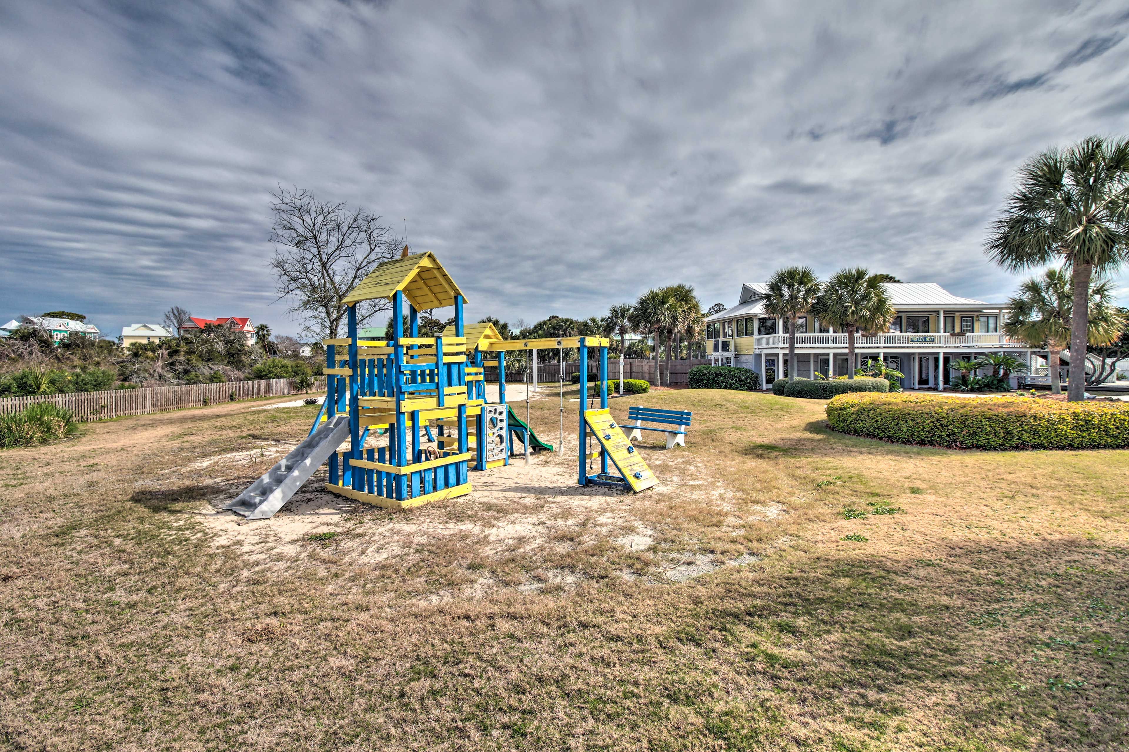 Community Amenities | Playground | Basketball Court