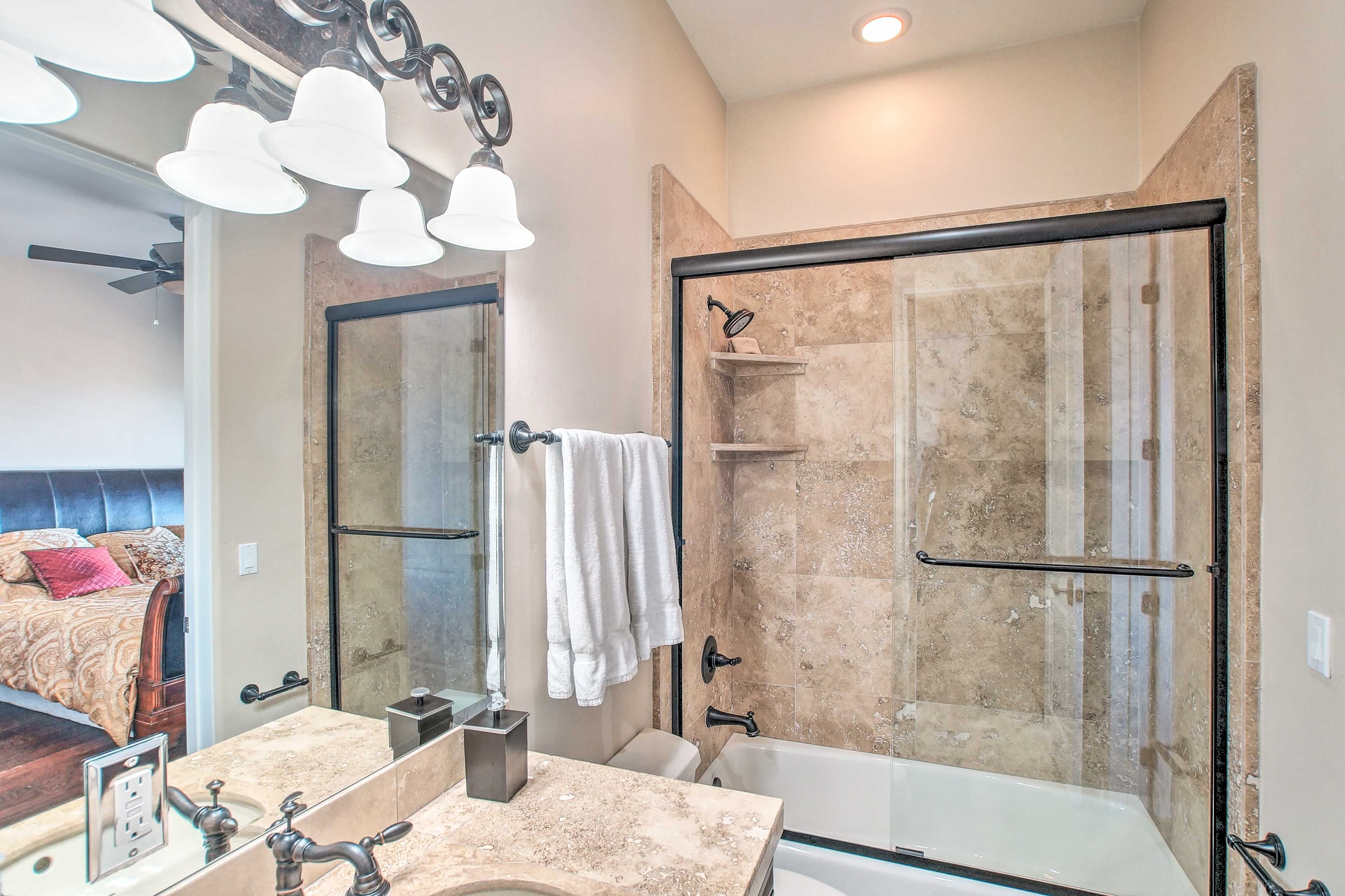 Full Bathroom | Towels Provided | Complimentary Toiletries