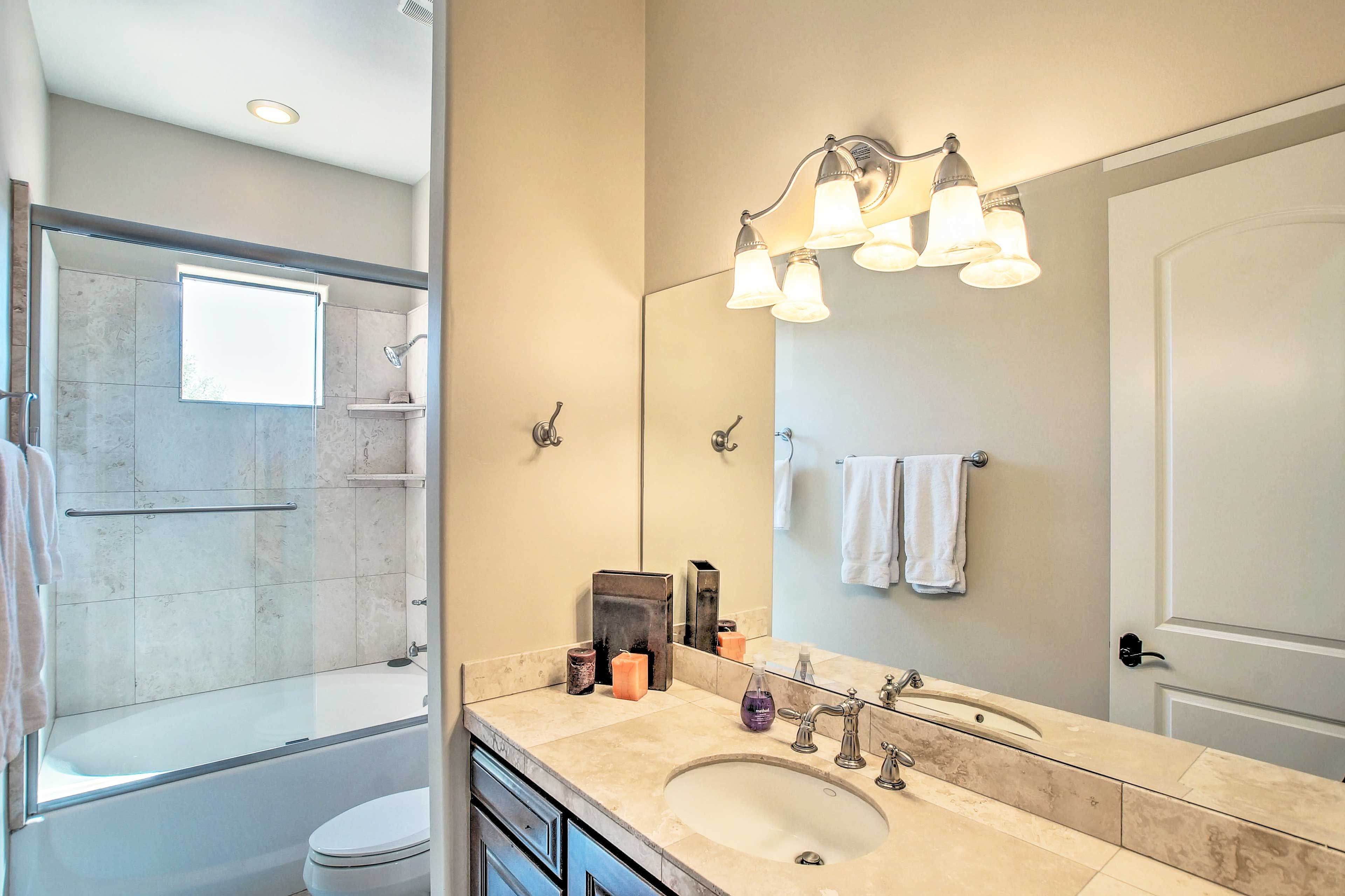 Full Bathroom | Towels Provided | Complimentary Toiletries