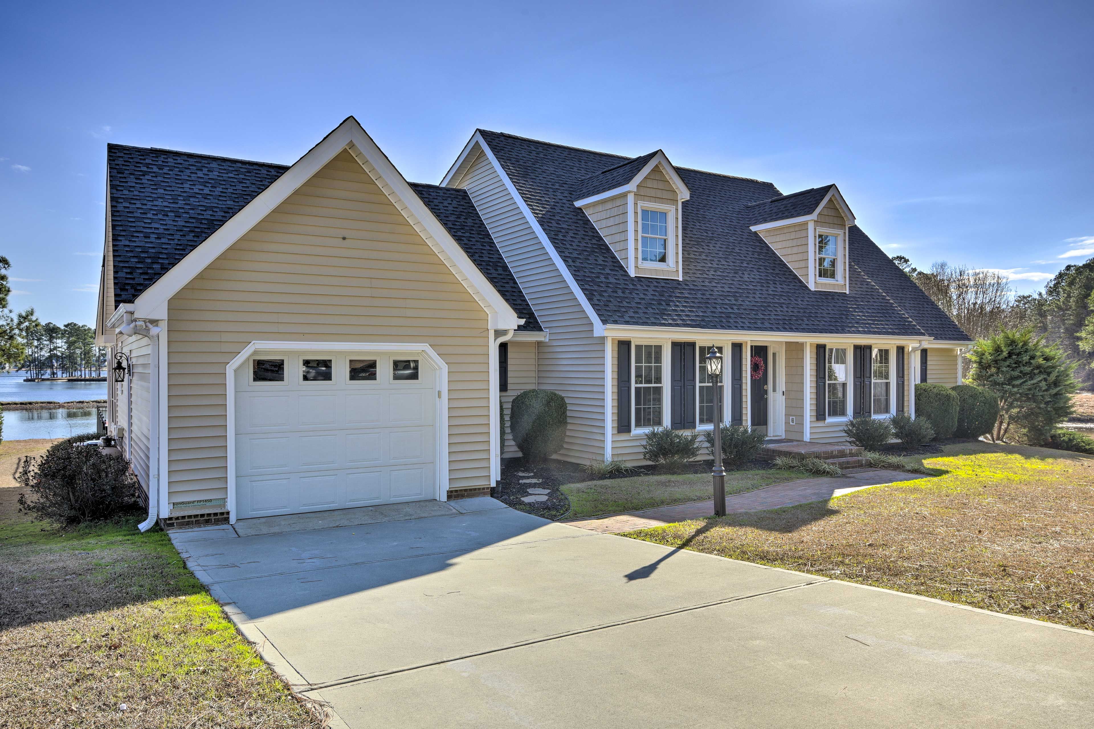 Parking | Driveway (4 Vehicles)
