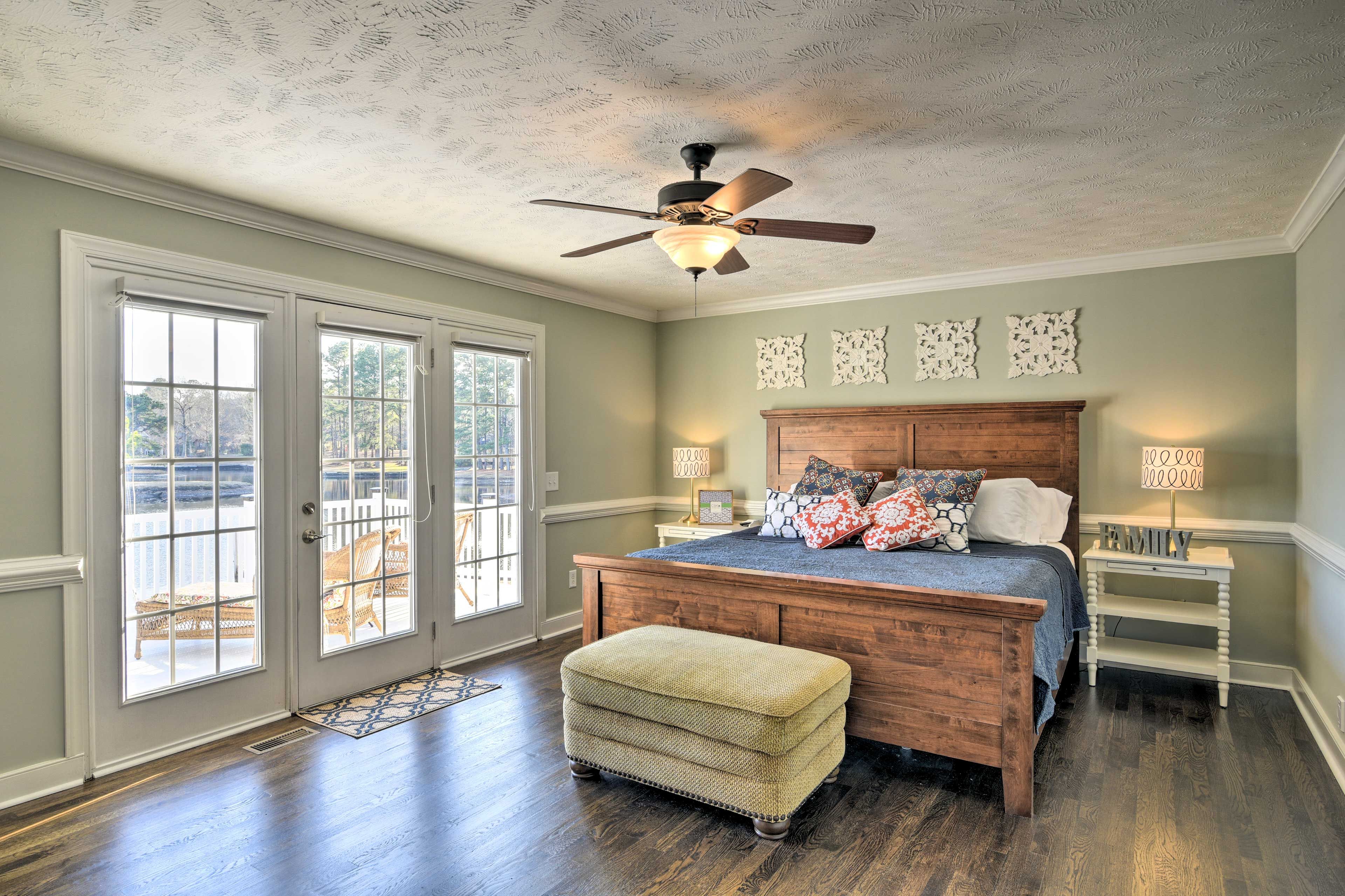 Bedroom Suite | King Bed | 1st Floor | Linens Provided | En-Suite Bathroom