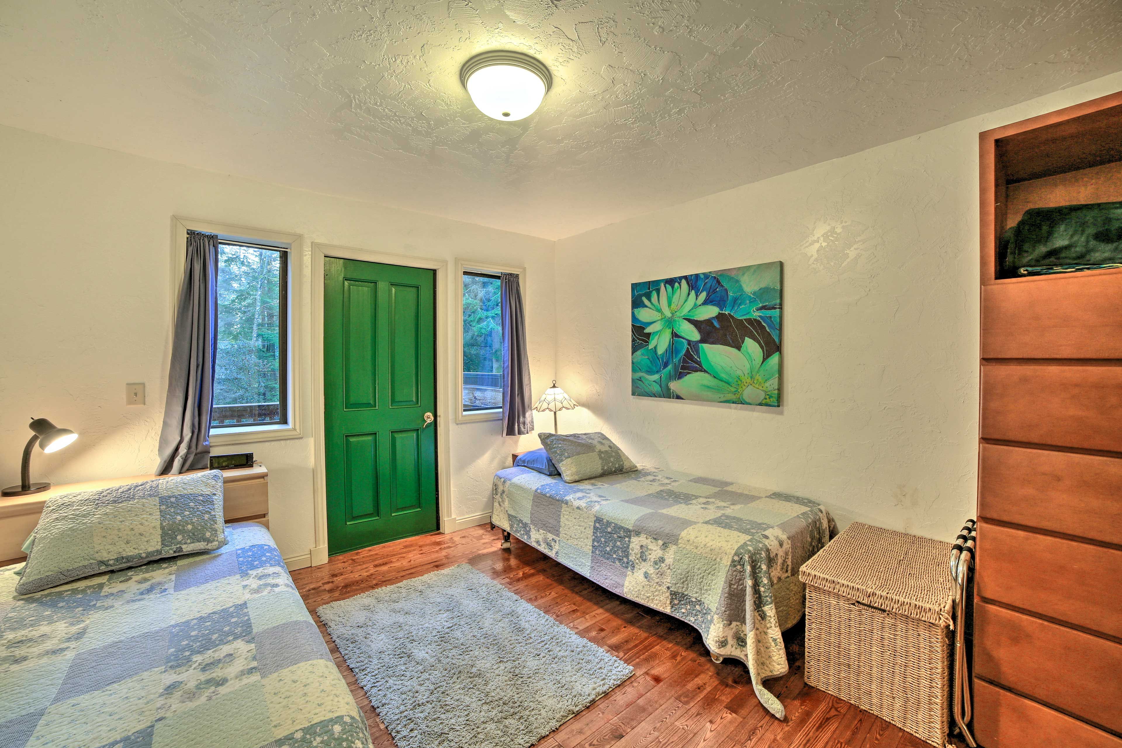 Bedroom 2 | 2 Twin Beds | Additional Sleeping | Pack 'n Play