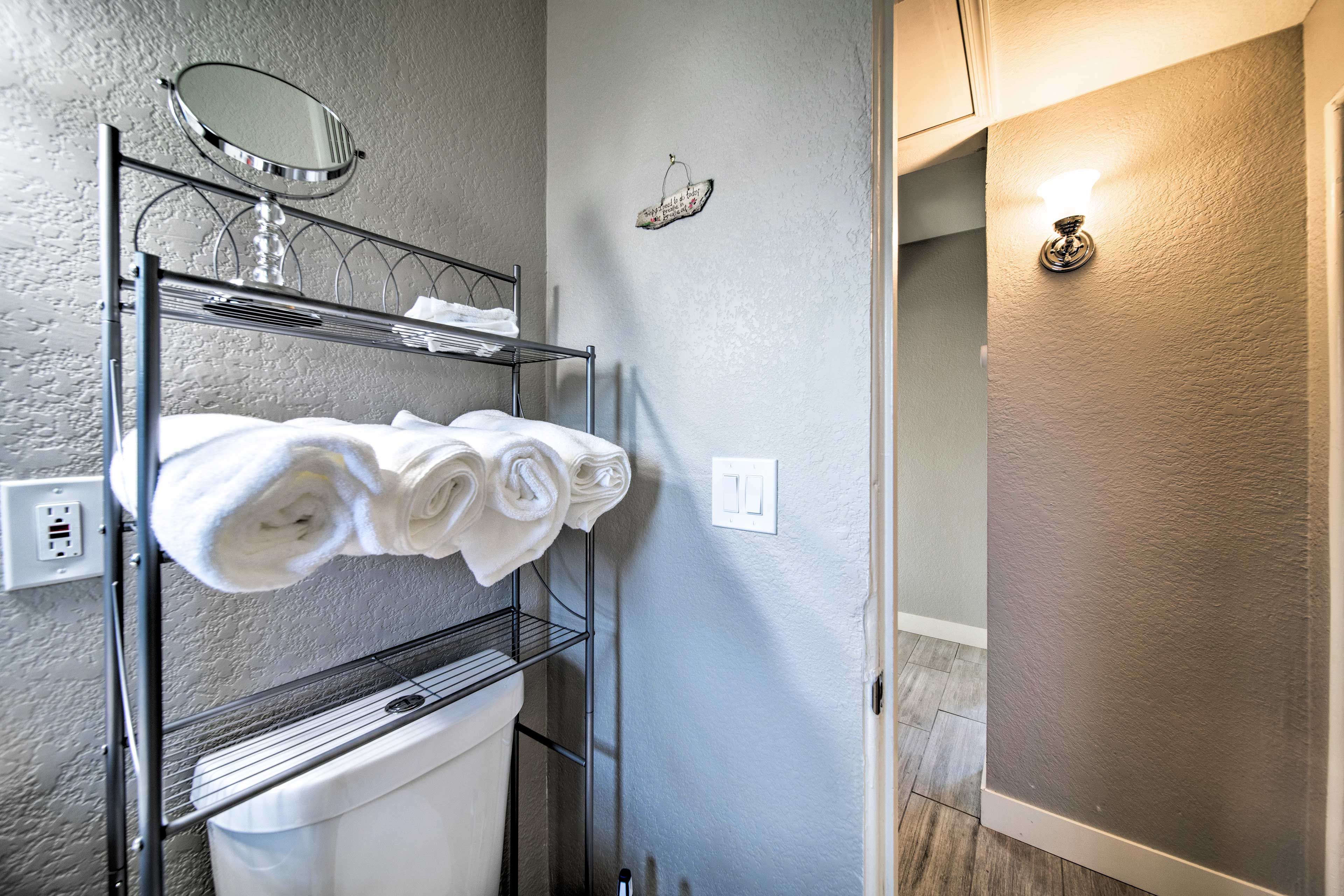 There are linens and towels provided.