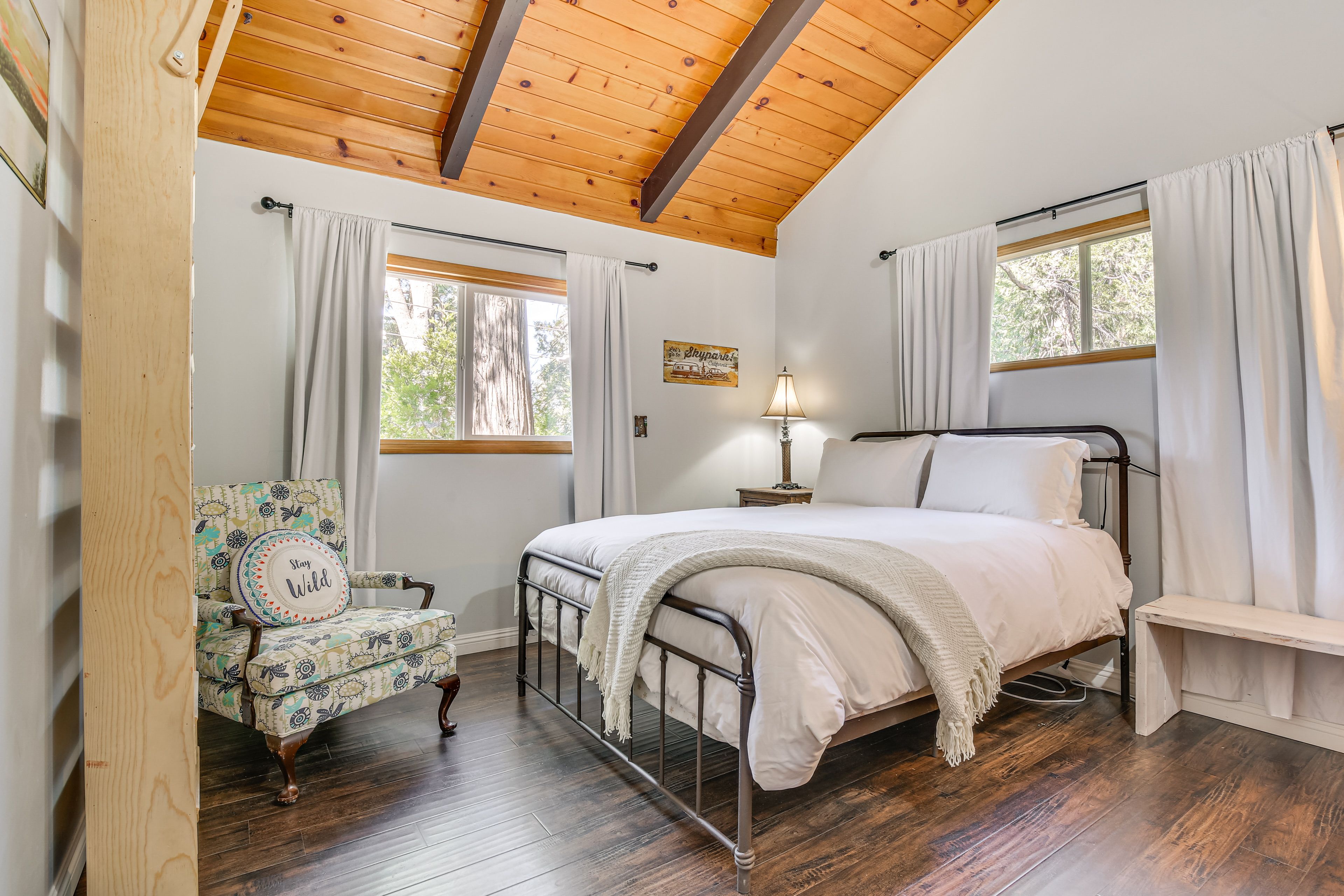 Bedroom 1 | Queen Bed