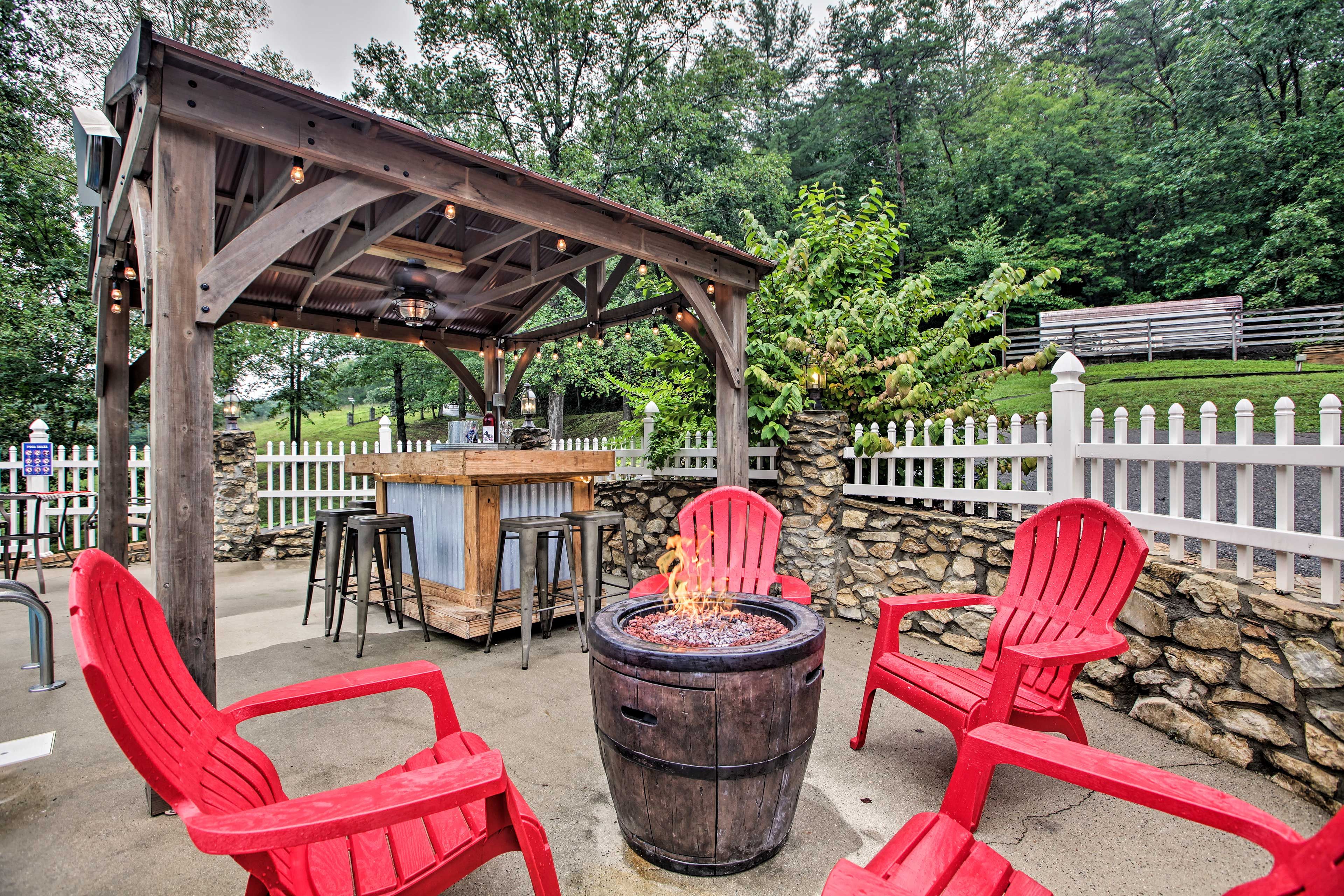 Outdoor Bar | Fire Pit