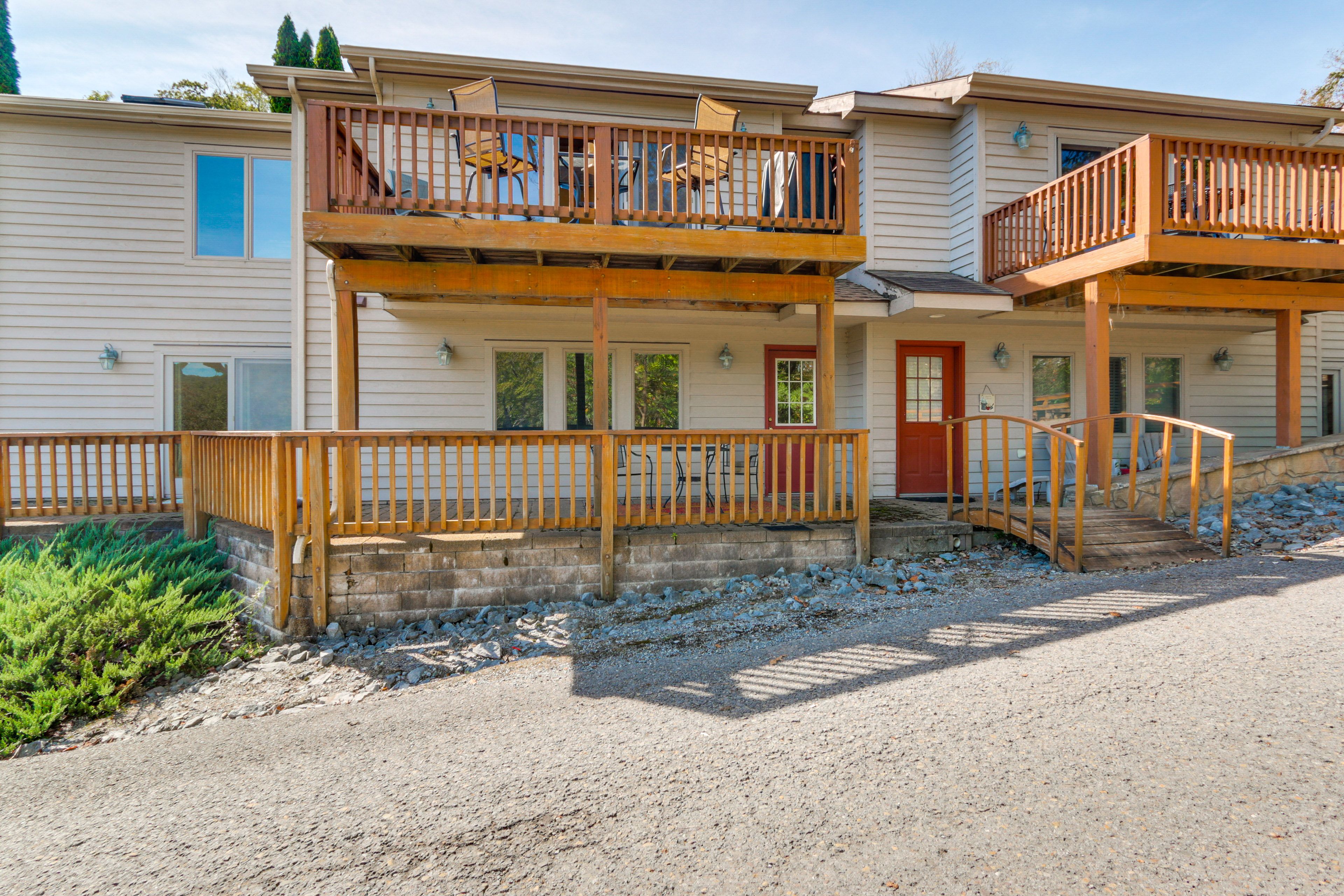 Parking | Driveway (4 Vehicles)