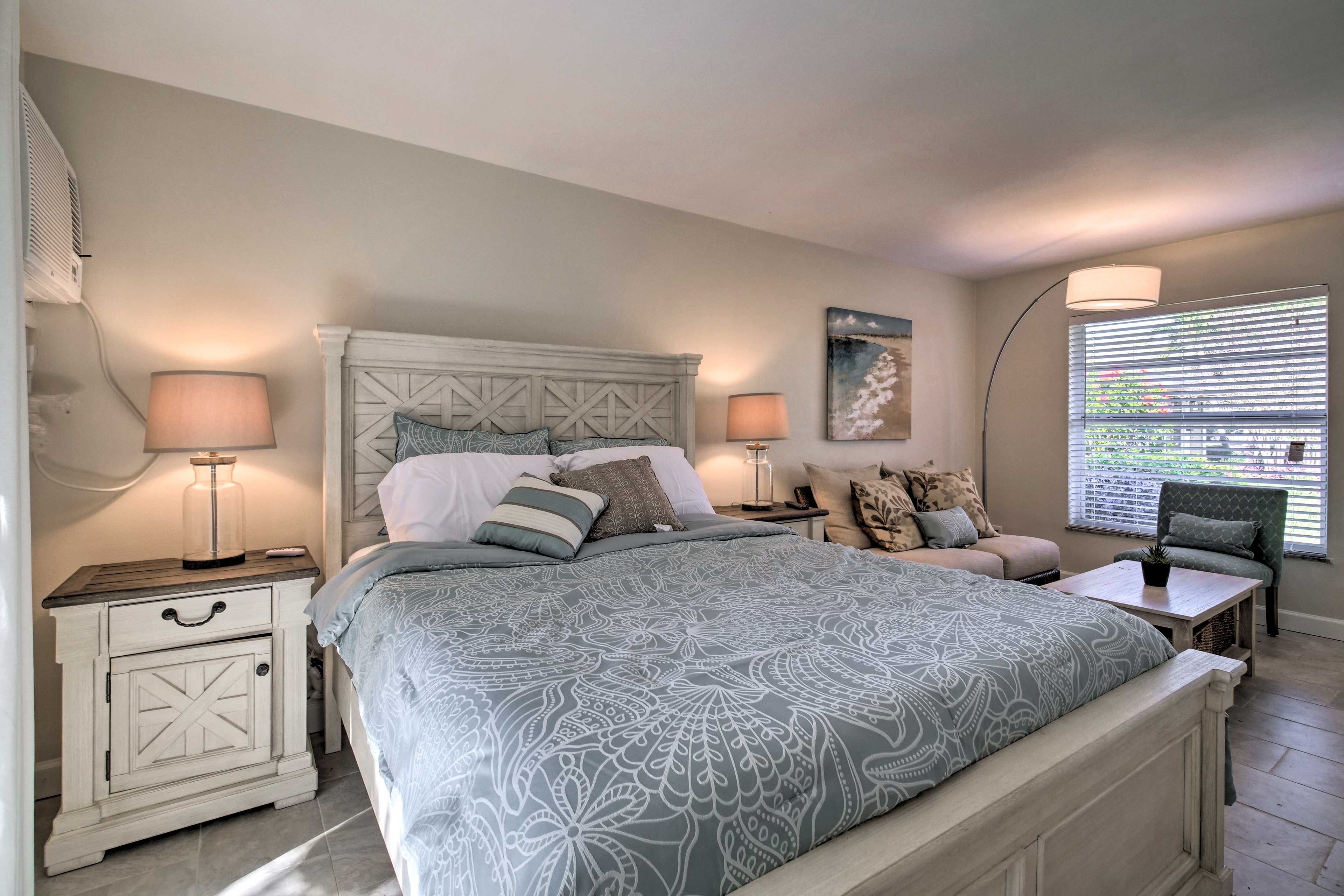 Sleep soundly in the queen bed.