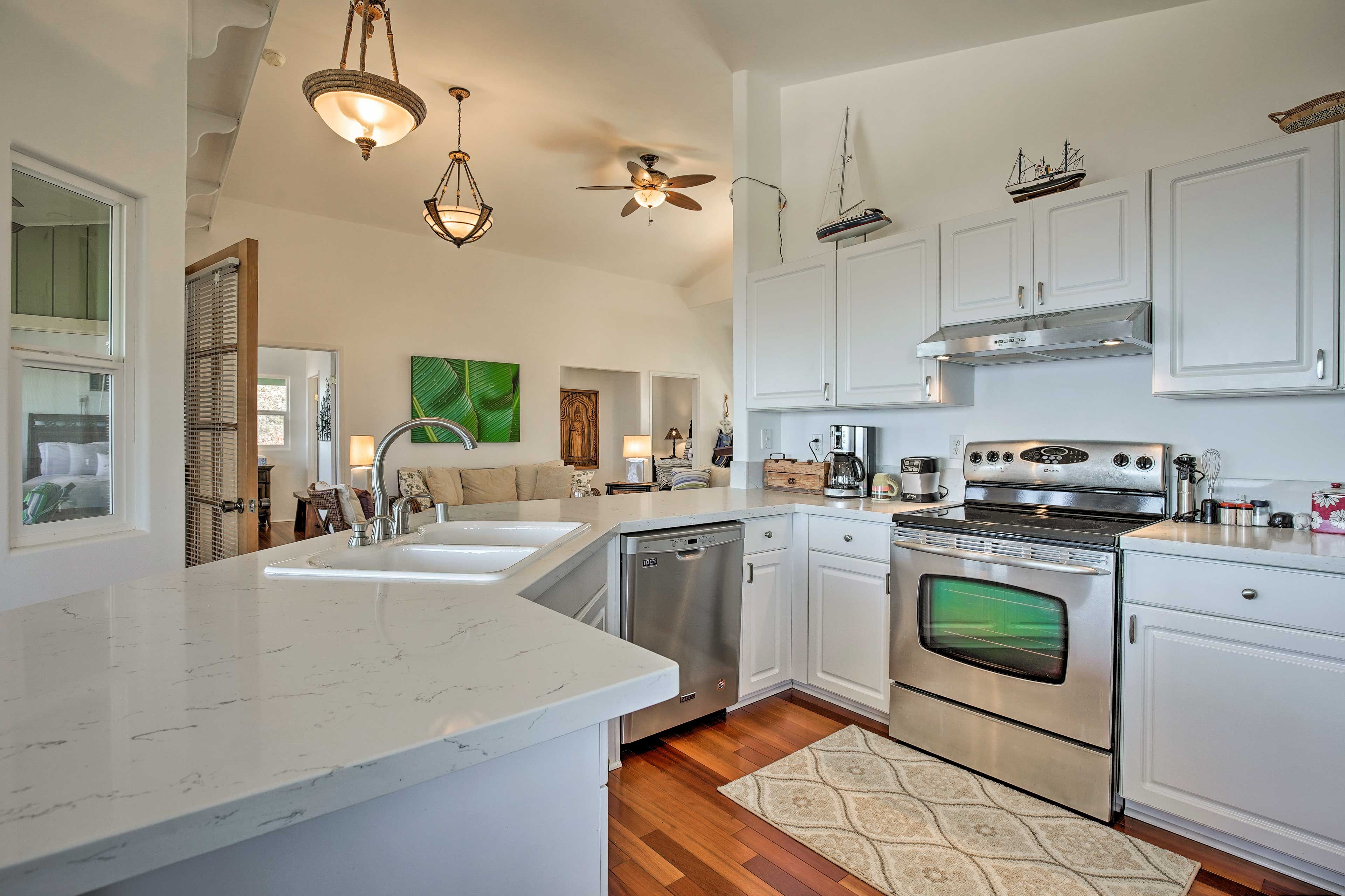 The elegant kitchen comes fully equipped!