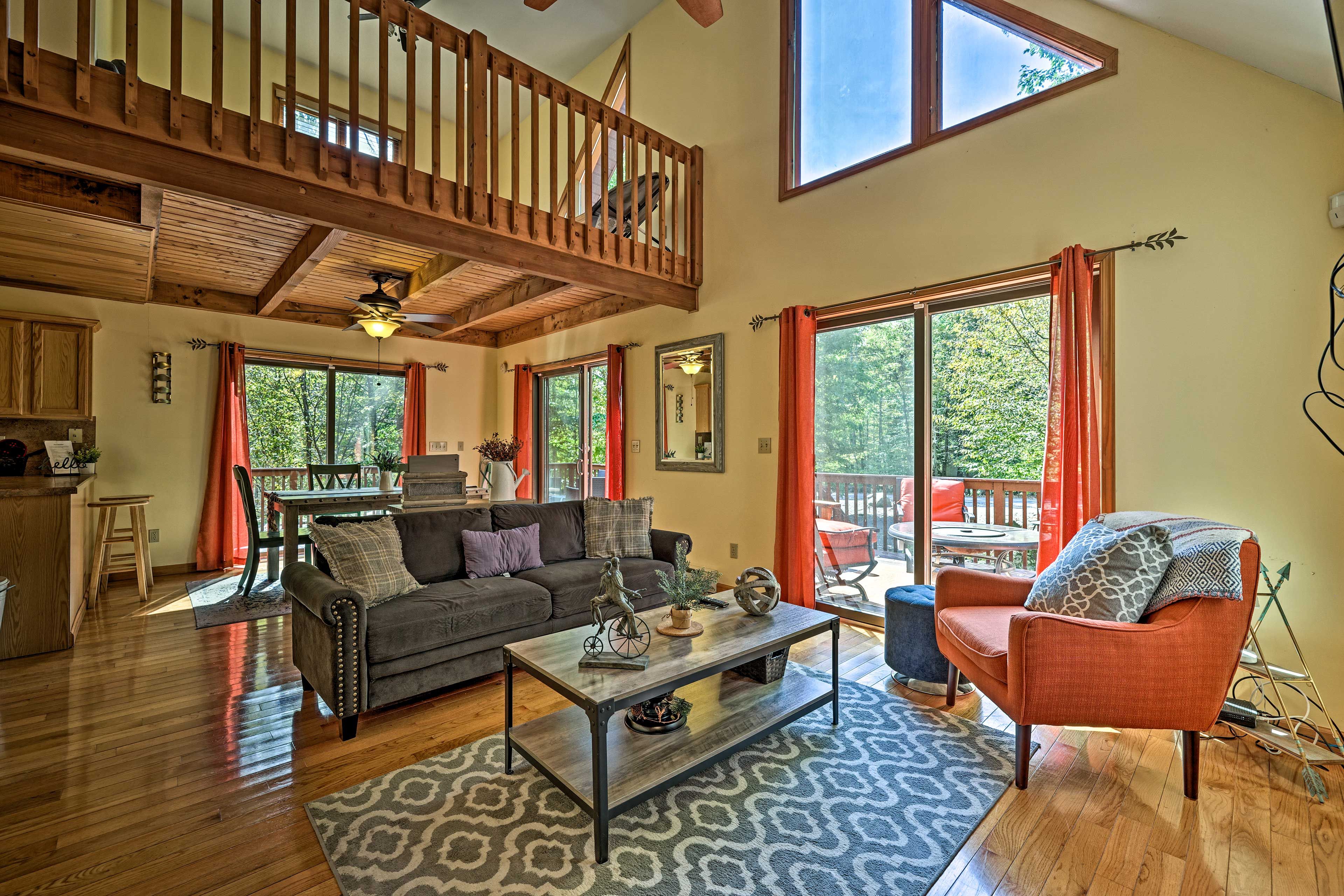 Living Room | Free WiFi | Smart TV