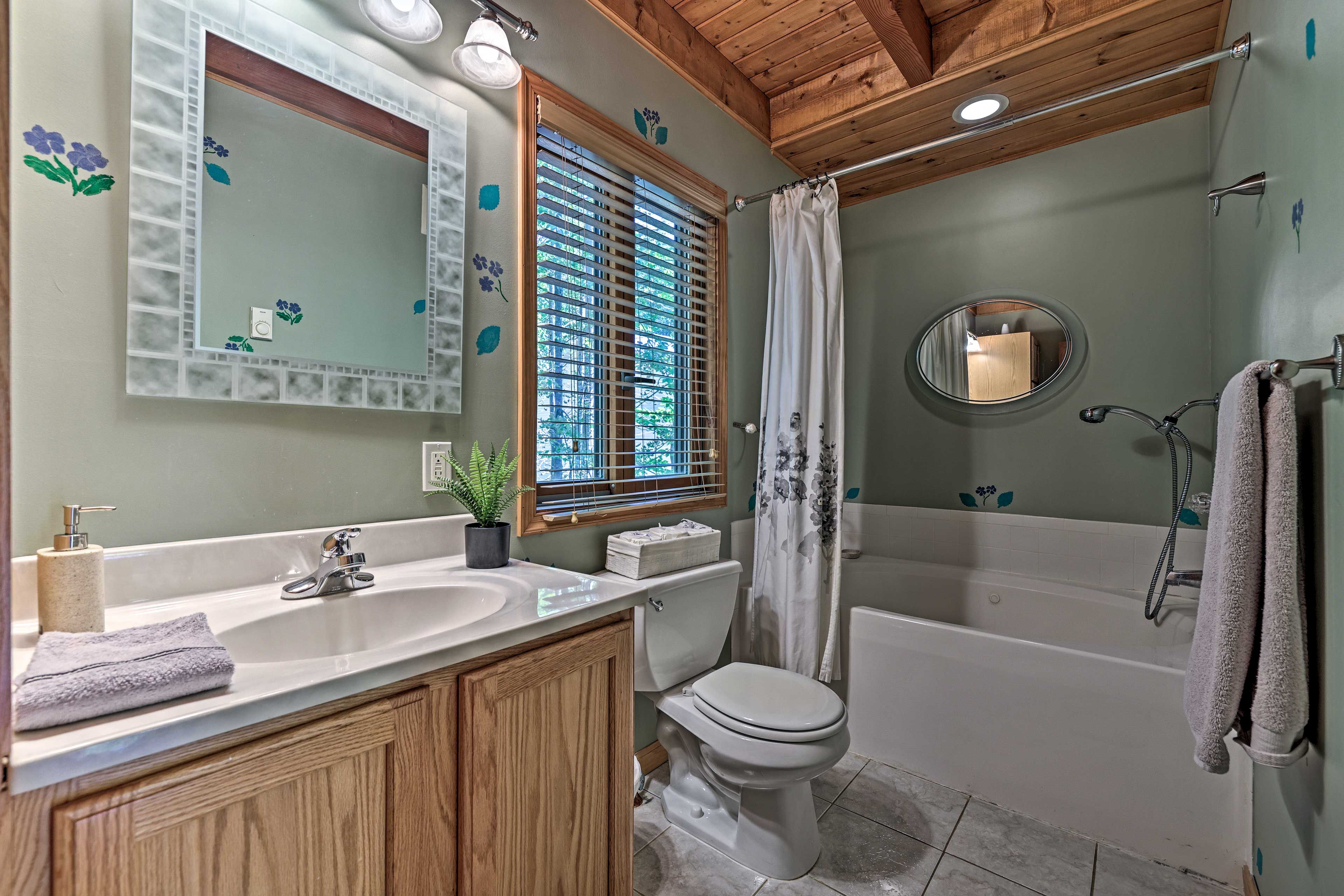 Full Bathroom | Main Level