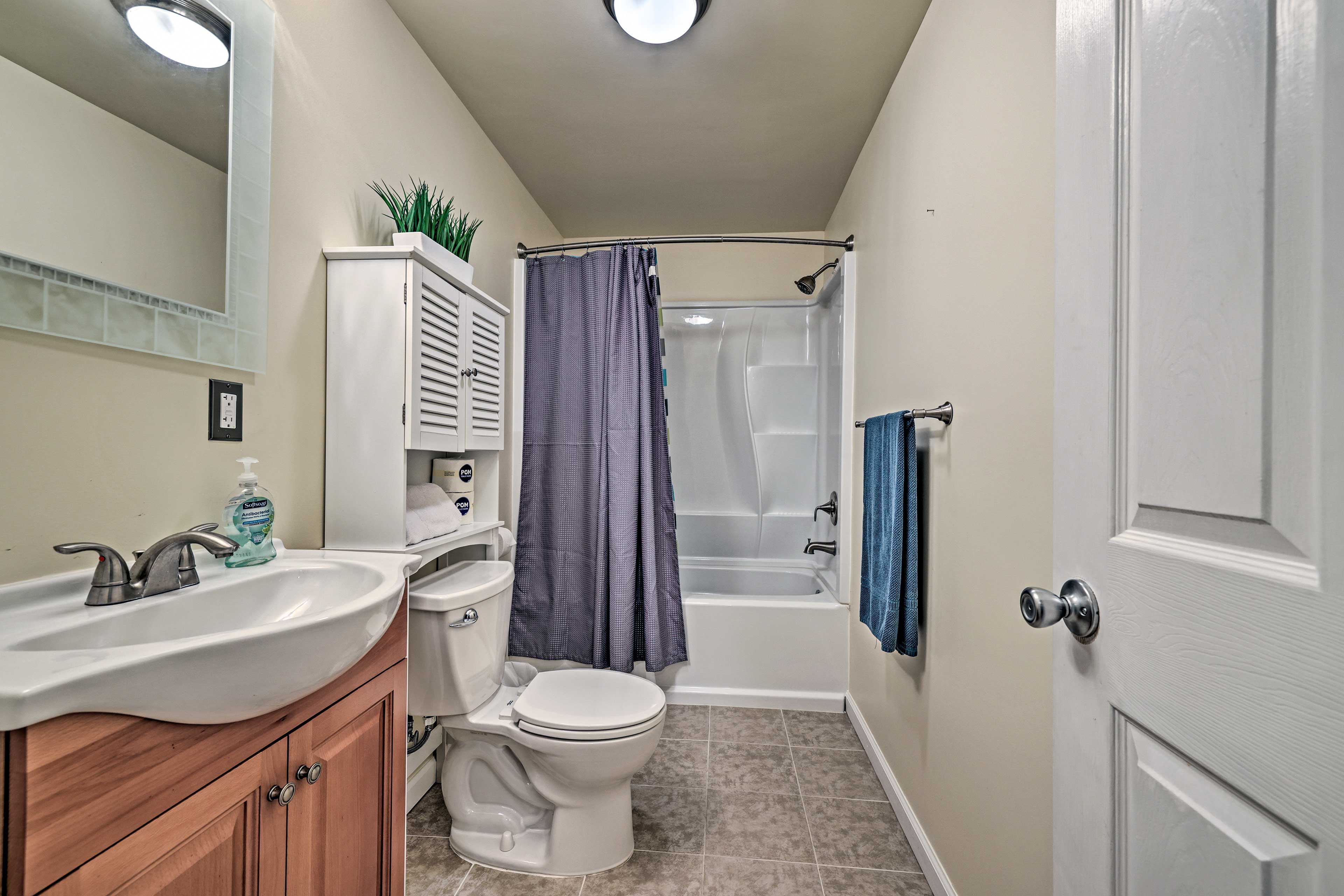 Full Bathroom | Upper Level