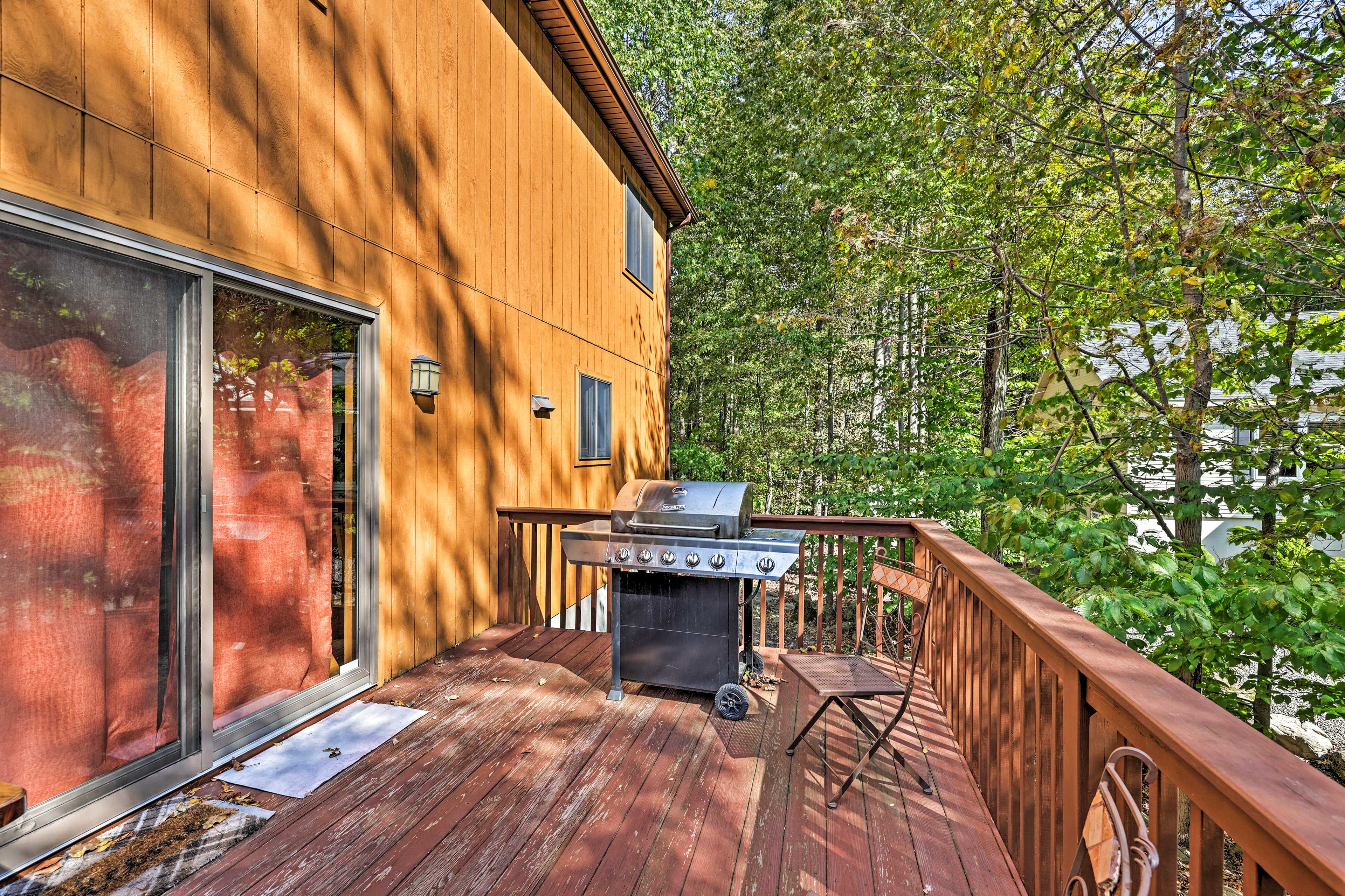 Furnished Deck | Gas Grill