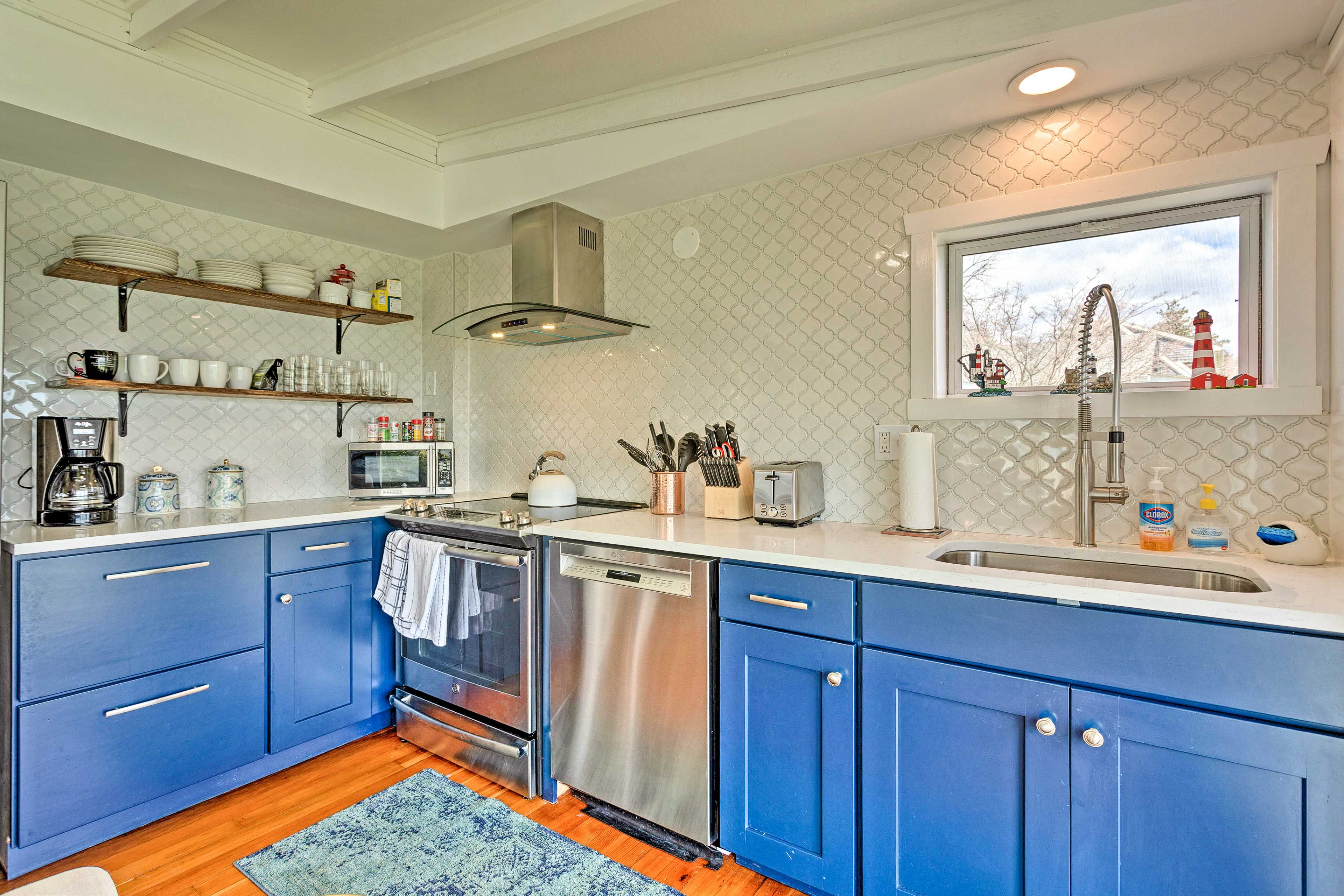 Kitchen | Drip Coffee Maker & Keurig | Utensils