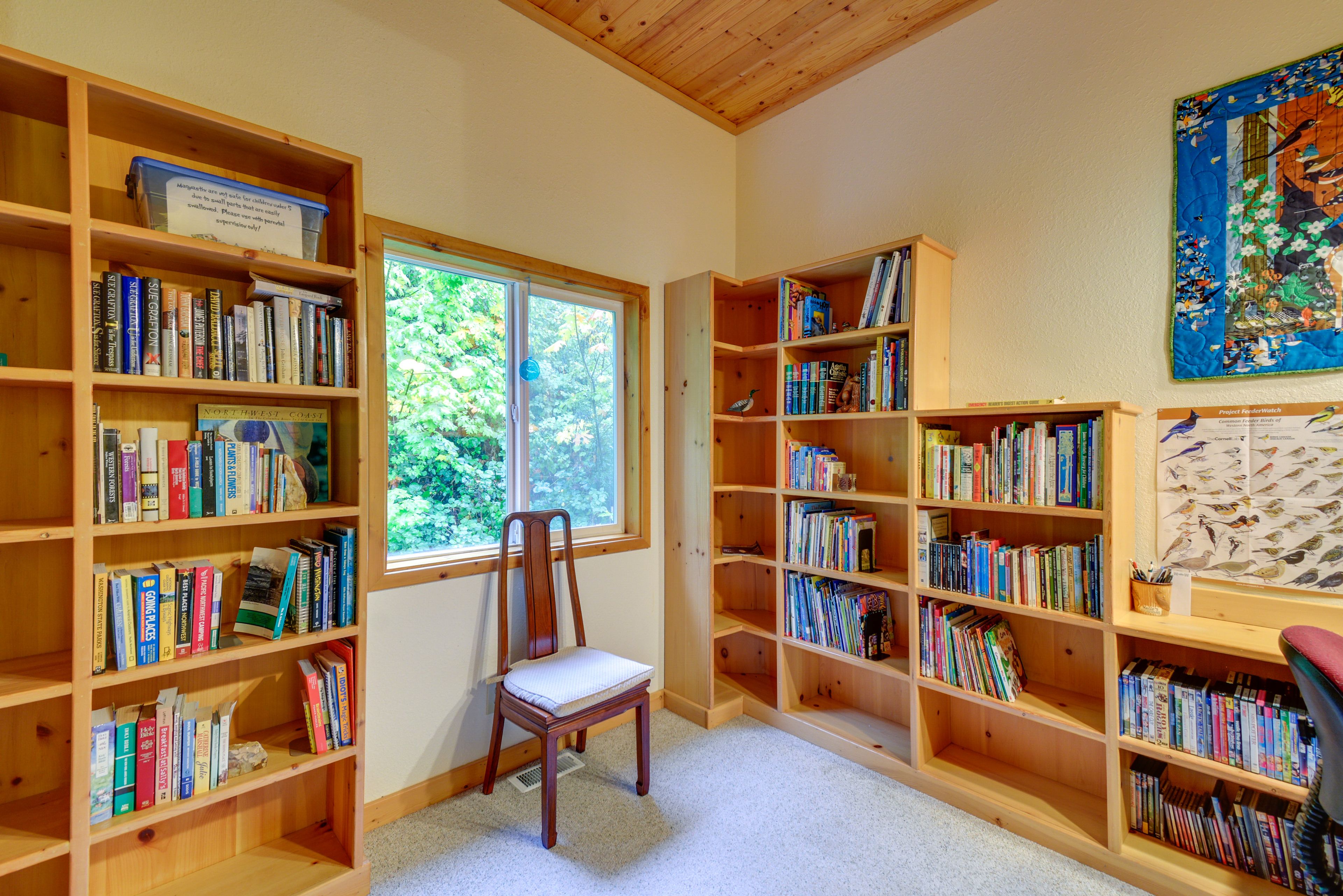 Bonus Room | Board Games | Books | Desk