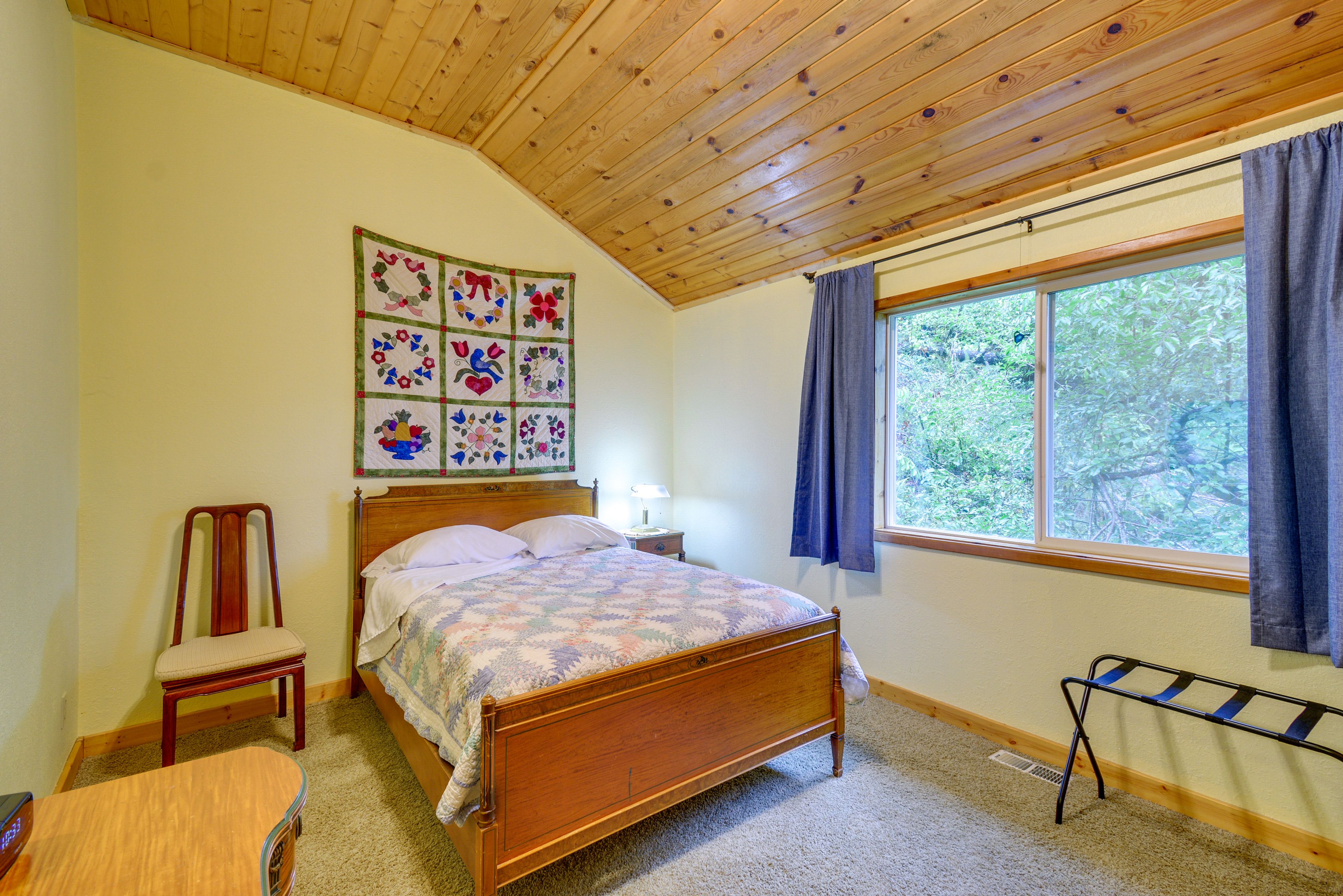 Bedroom 2 | Full Bed | 2nd Floor