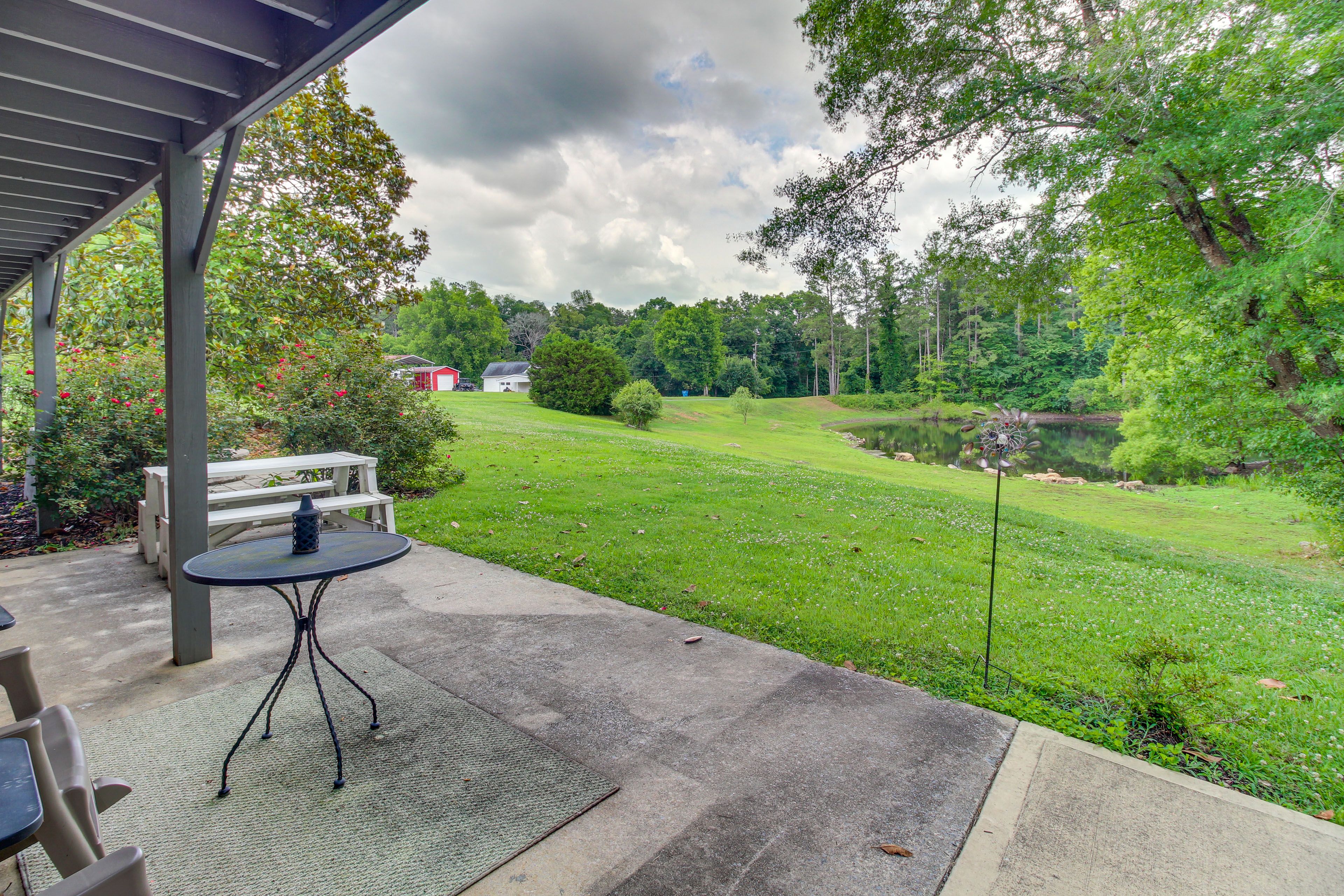 Covered Patio | Outdoor Dining