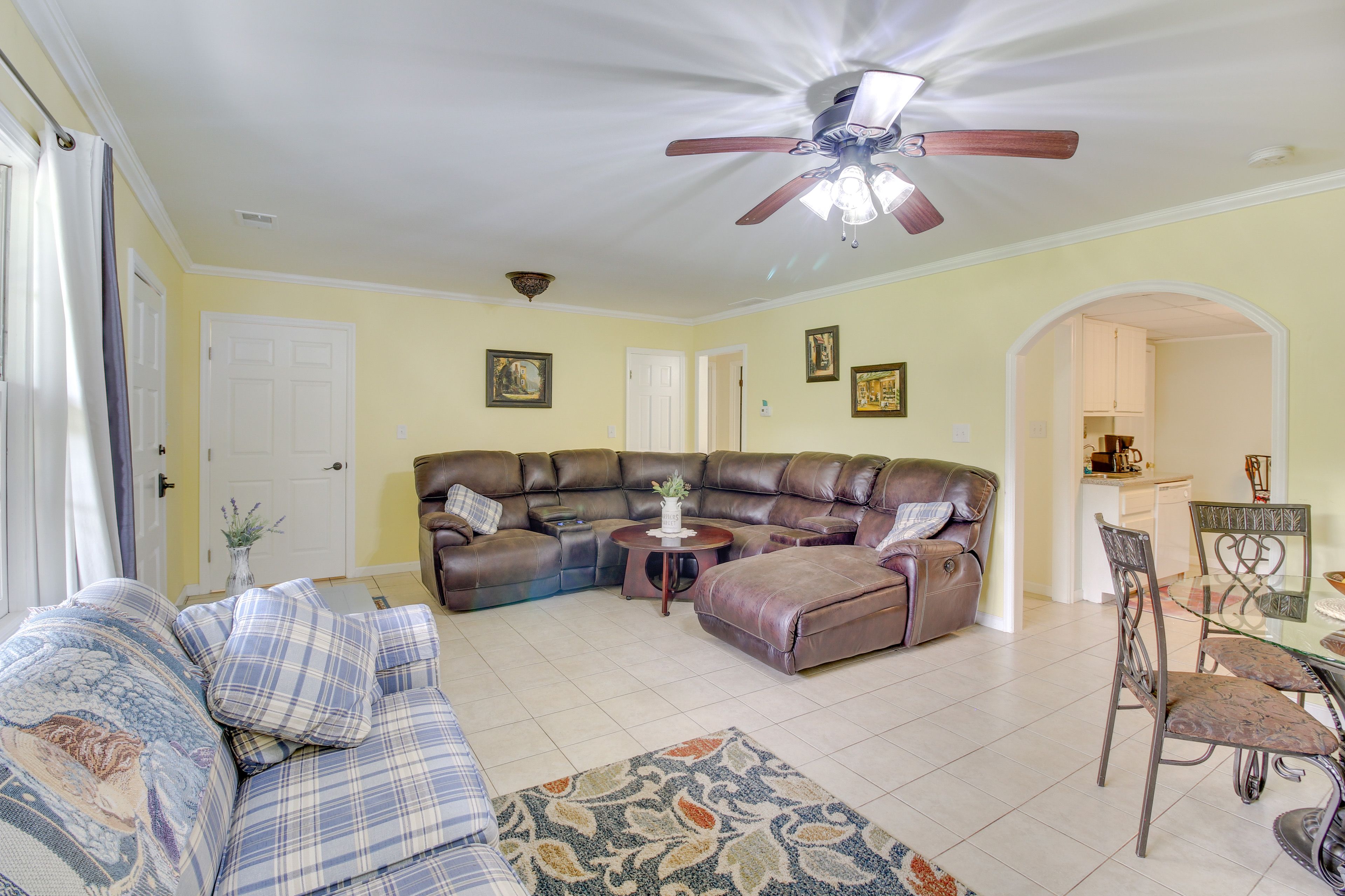 Living Room | Free WiFi | Sleeper Sofa