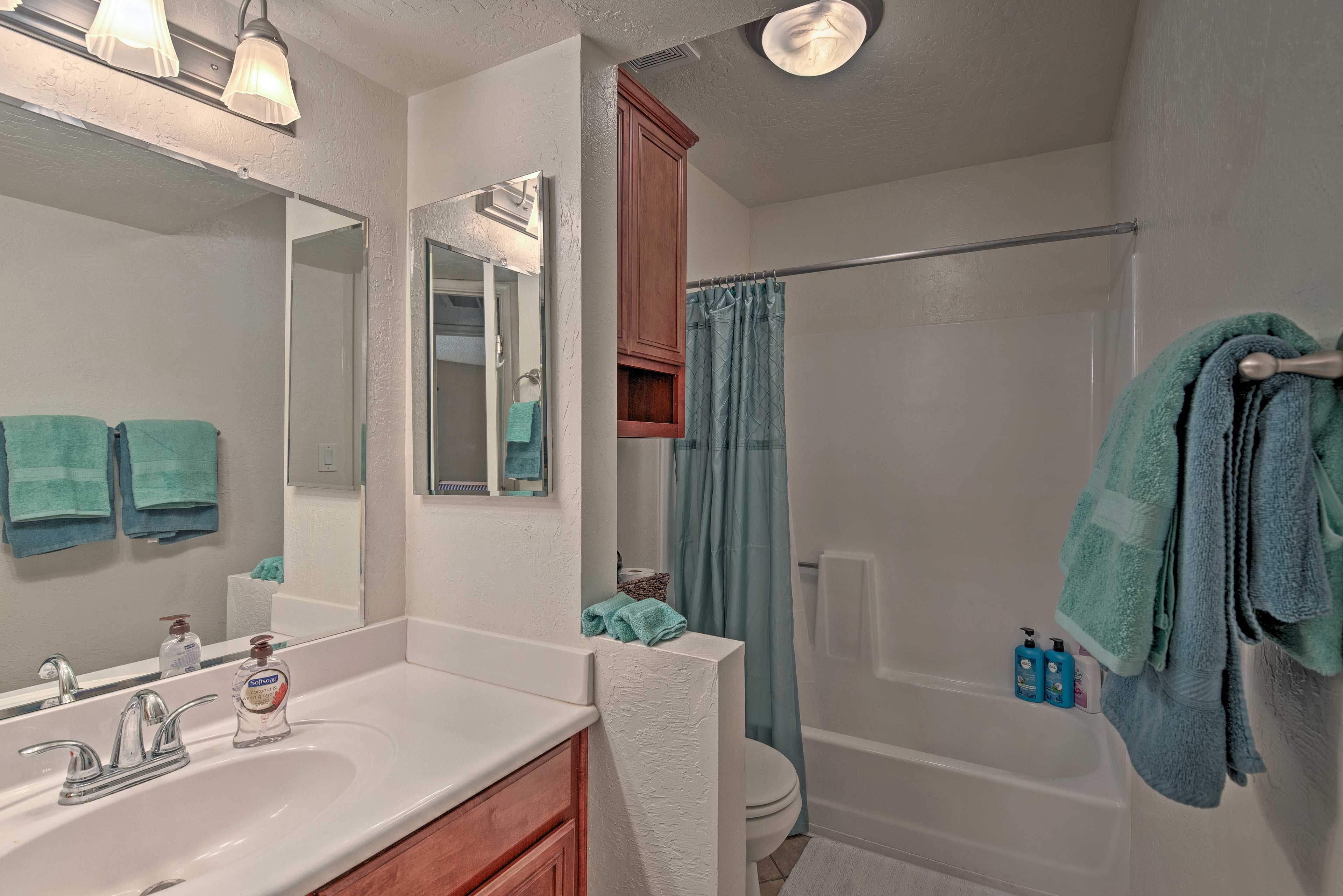 The condo features 1 full bath, complete with fresh towels & a shower/tub combo.