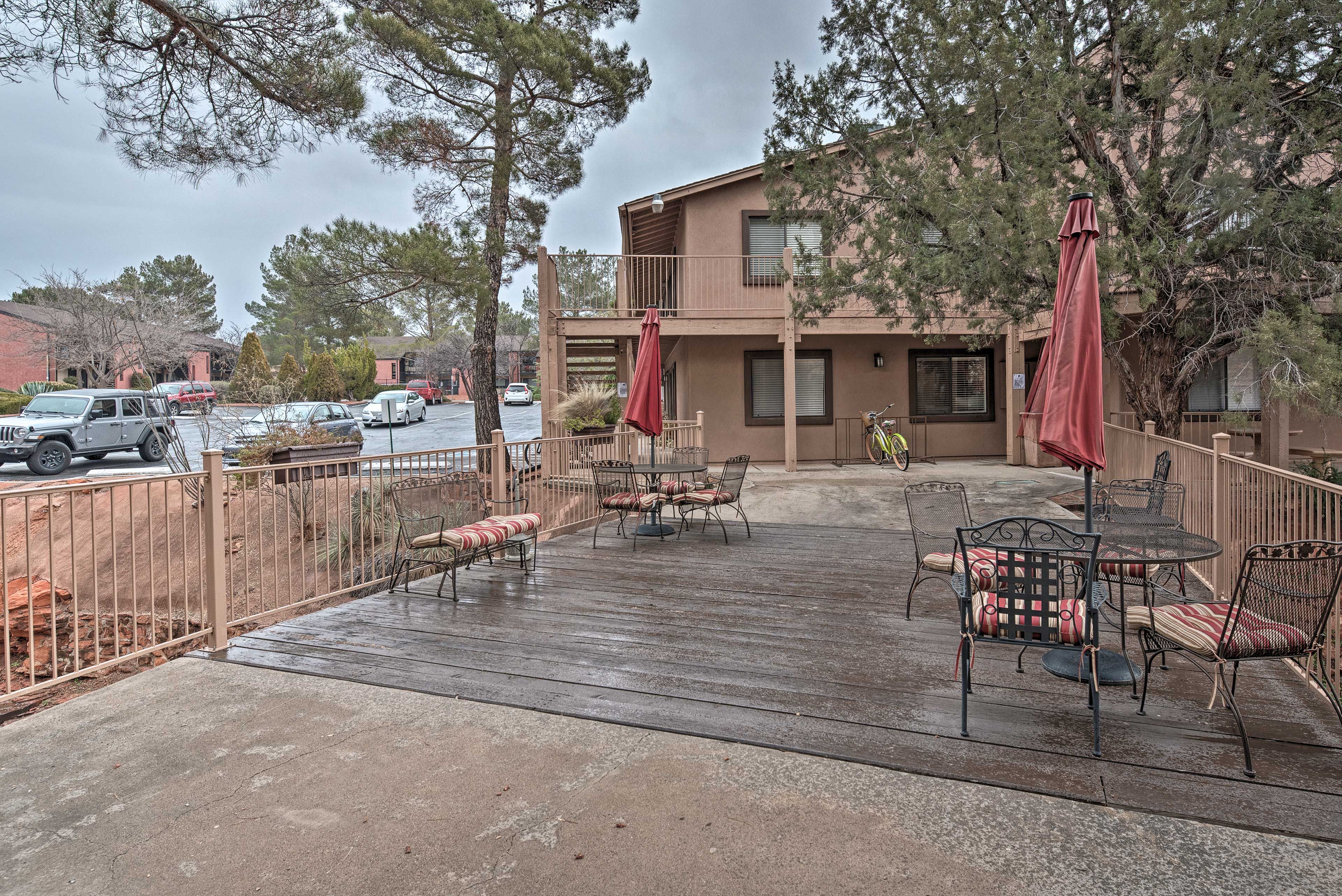 Serve your signature dish out on the furnished community patio!