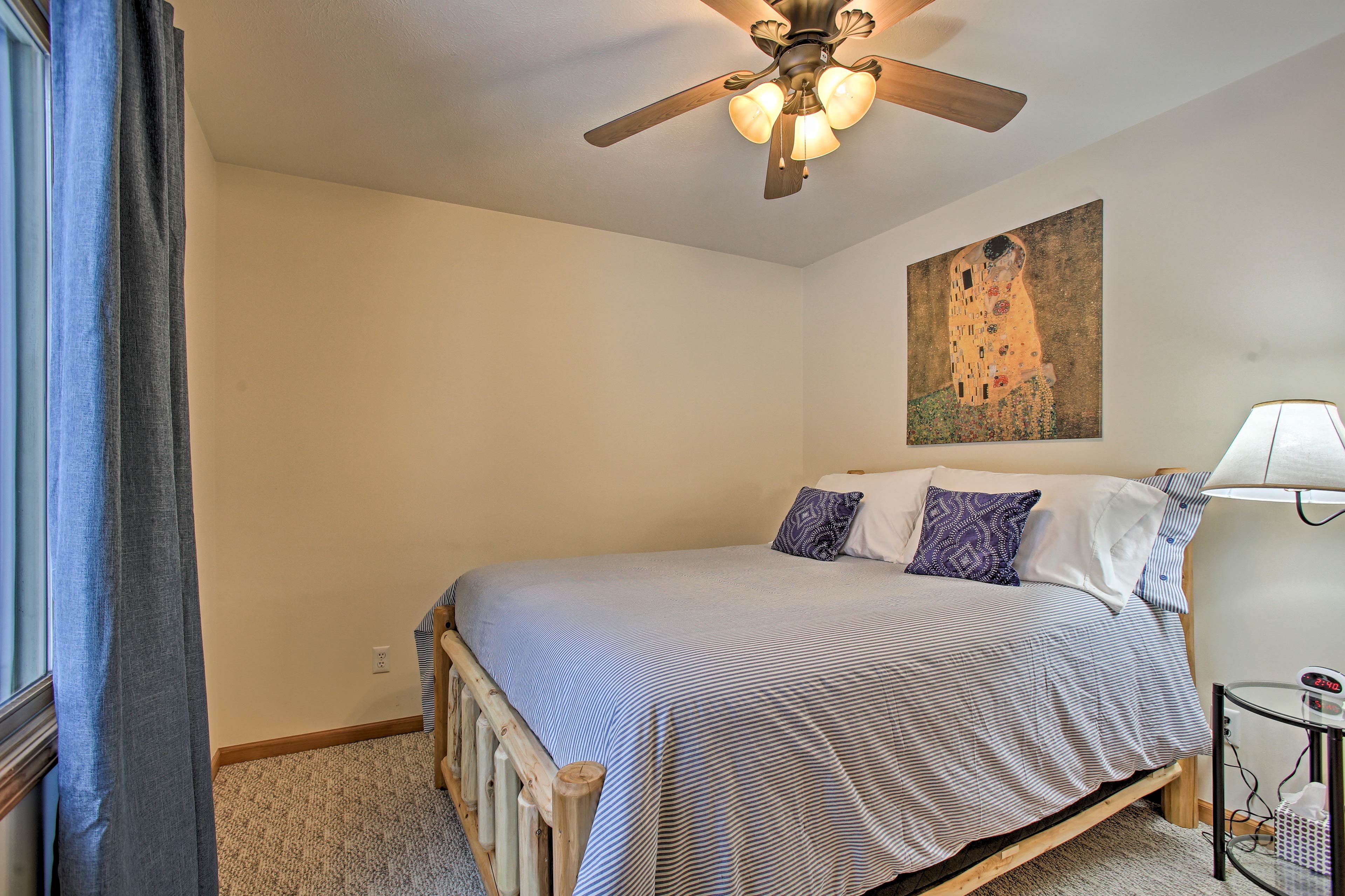 Bedroom 2 | Queen Bed