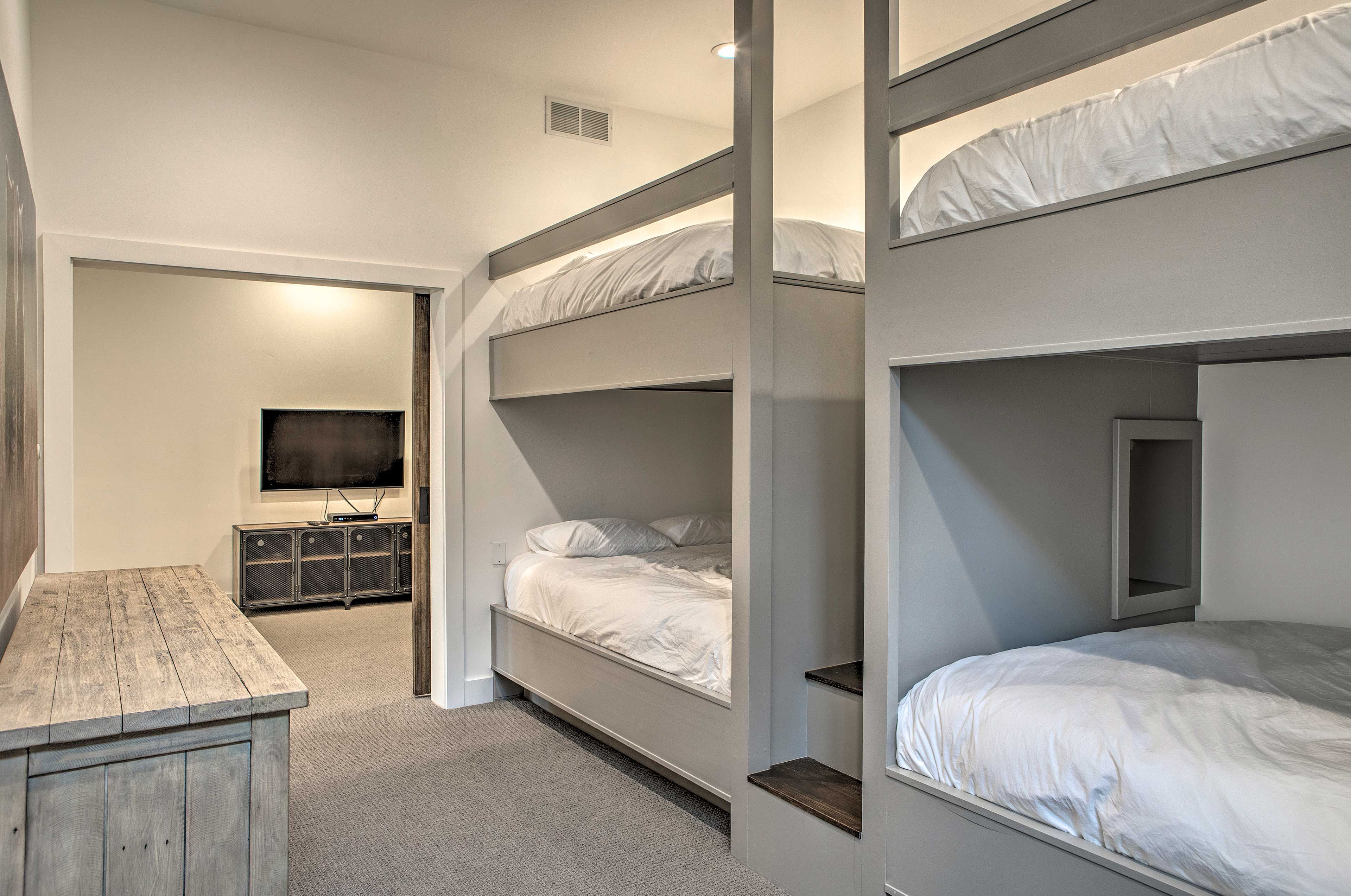 Bedroom 5 | 2 Queen Bunk Beds