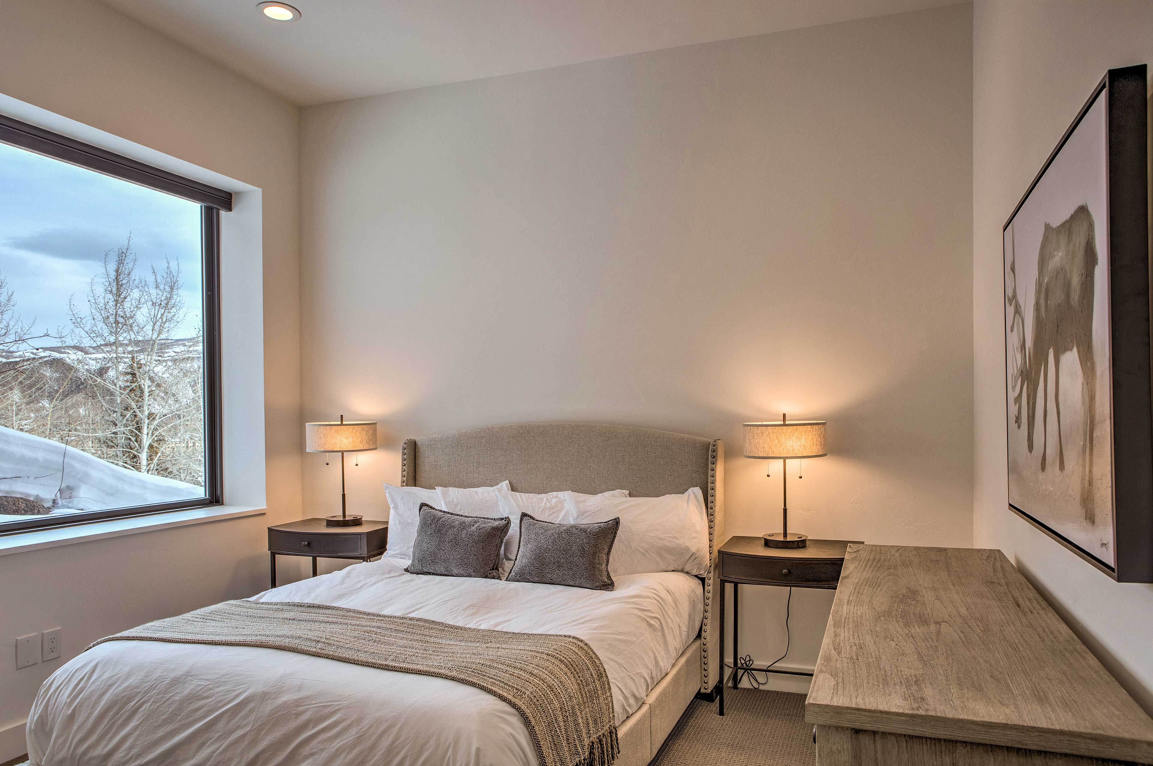 Bedroom 4 | Queen Bed