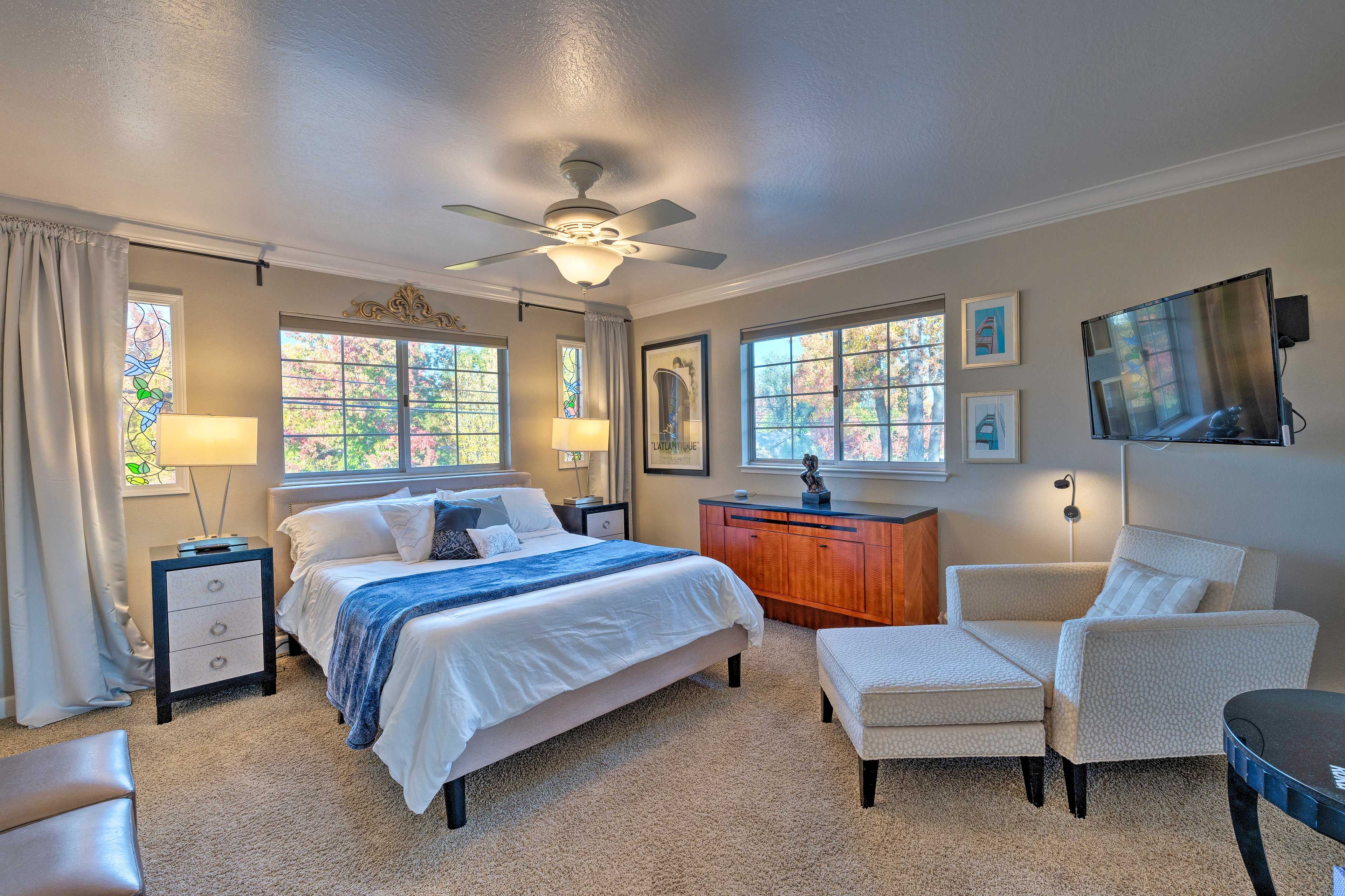 Bedroom 1 | Queen Bed