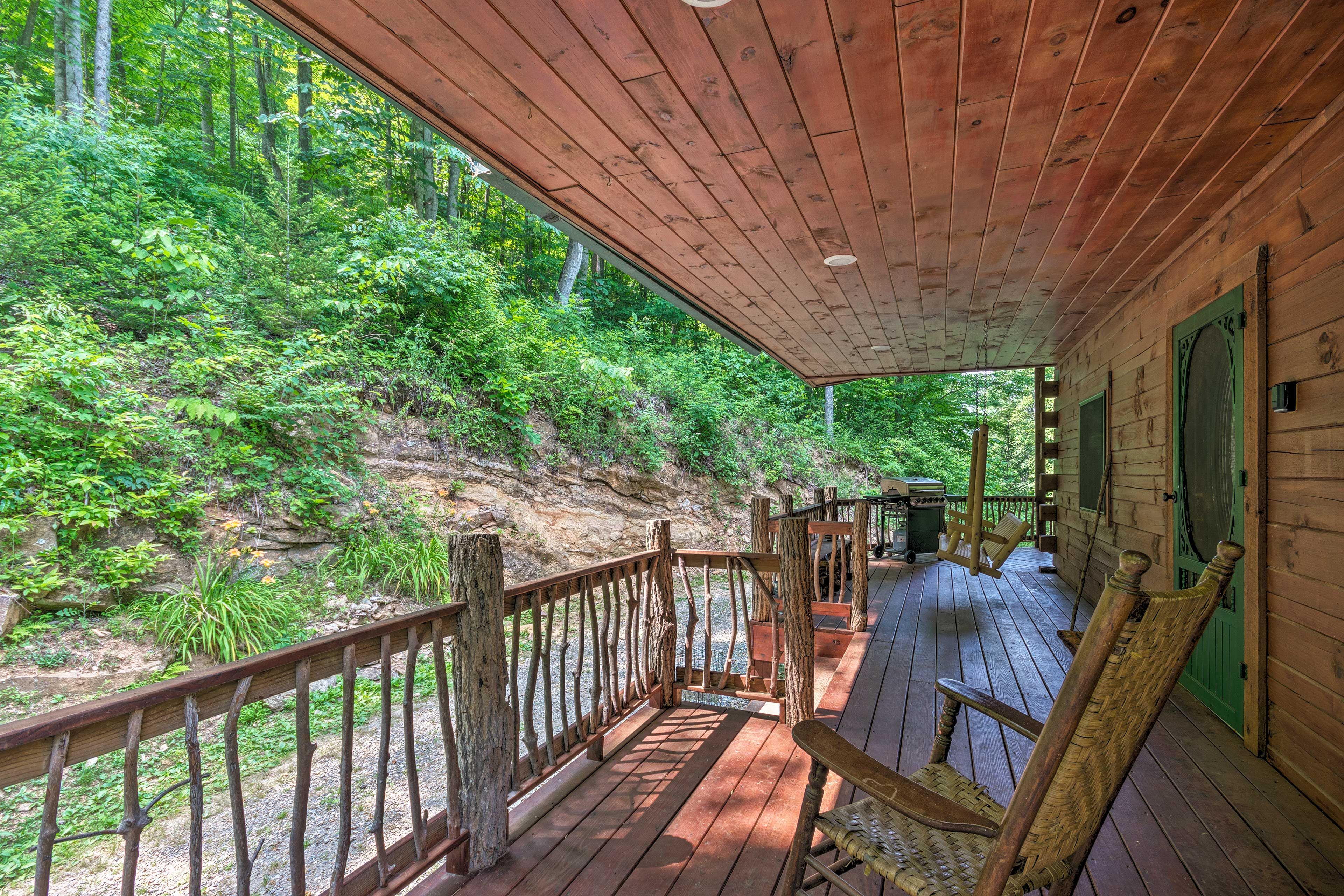 Wraparound Deck | Gas Grill
