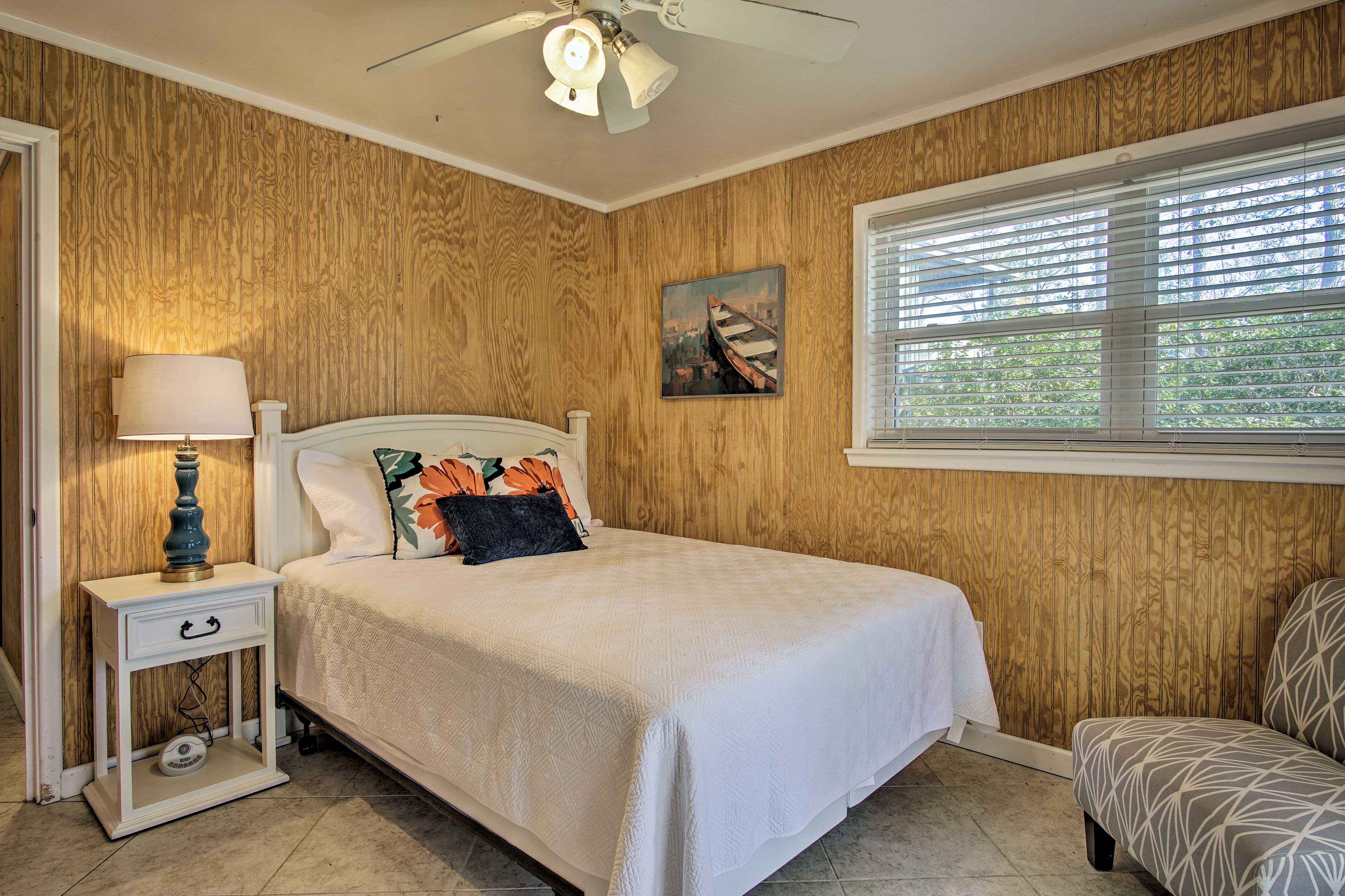 Bedroom 1 | Queen Bed | Linens Provided