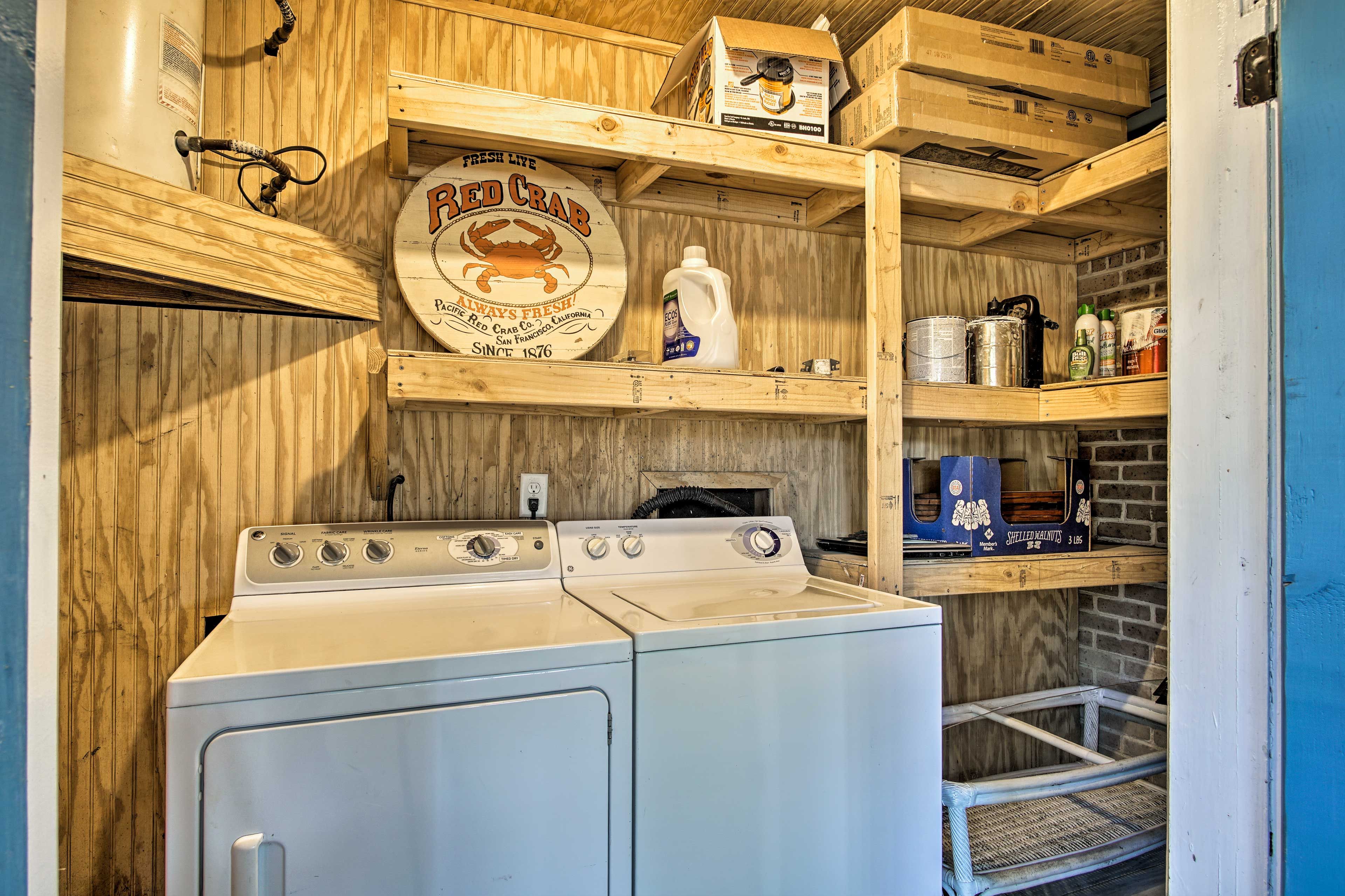 Laundry Room | Full-Sized Washer/Dryer