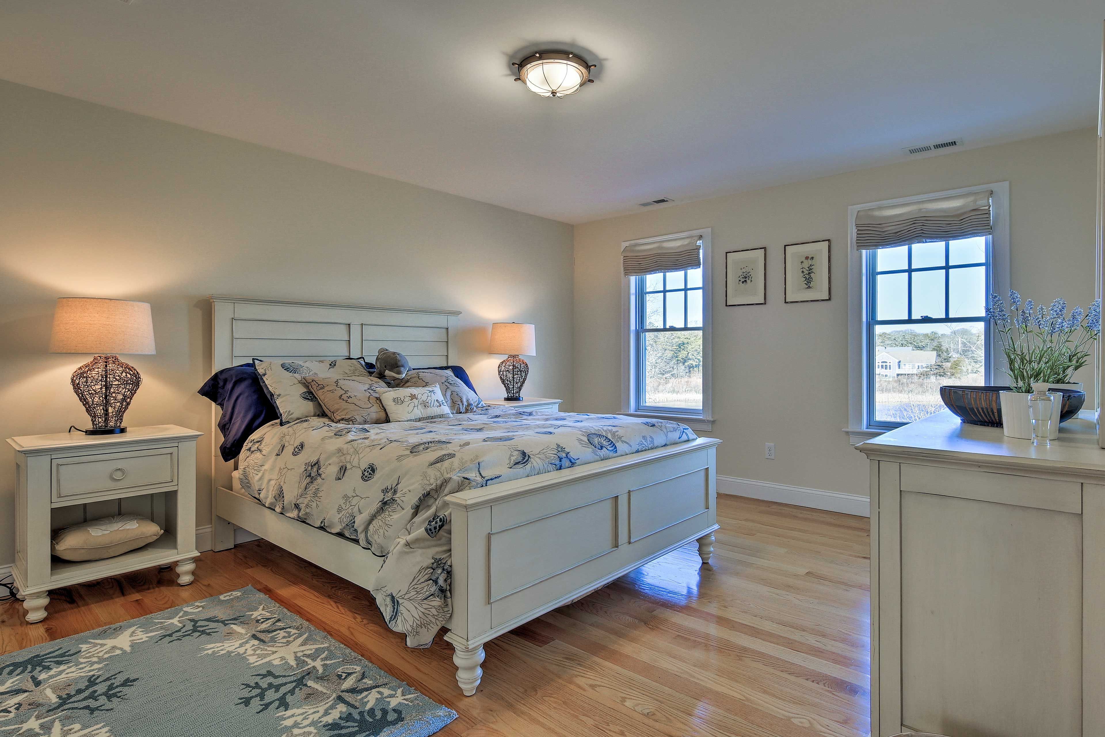 Bedroom 1 | Queen Bed