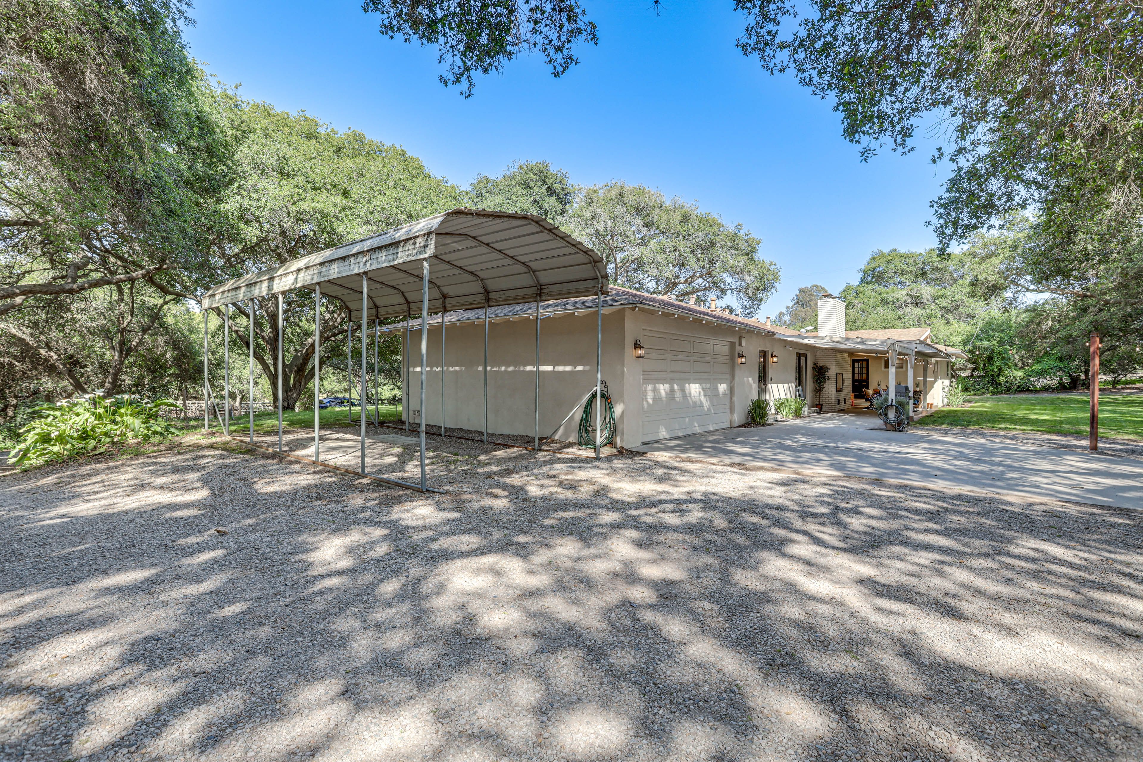 Parking | Driveway (4 Vehicles) | RV/Trailer Parking