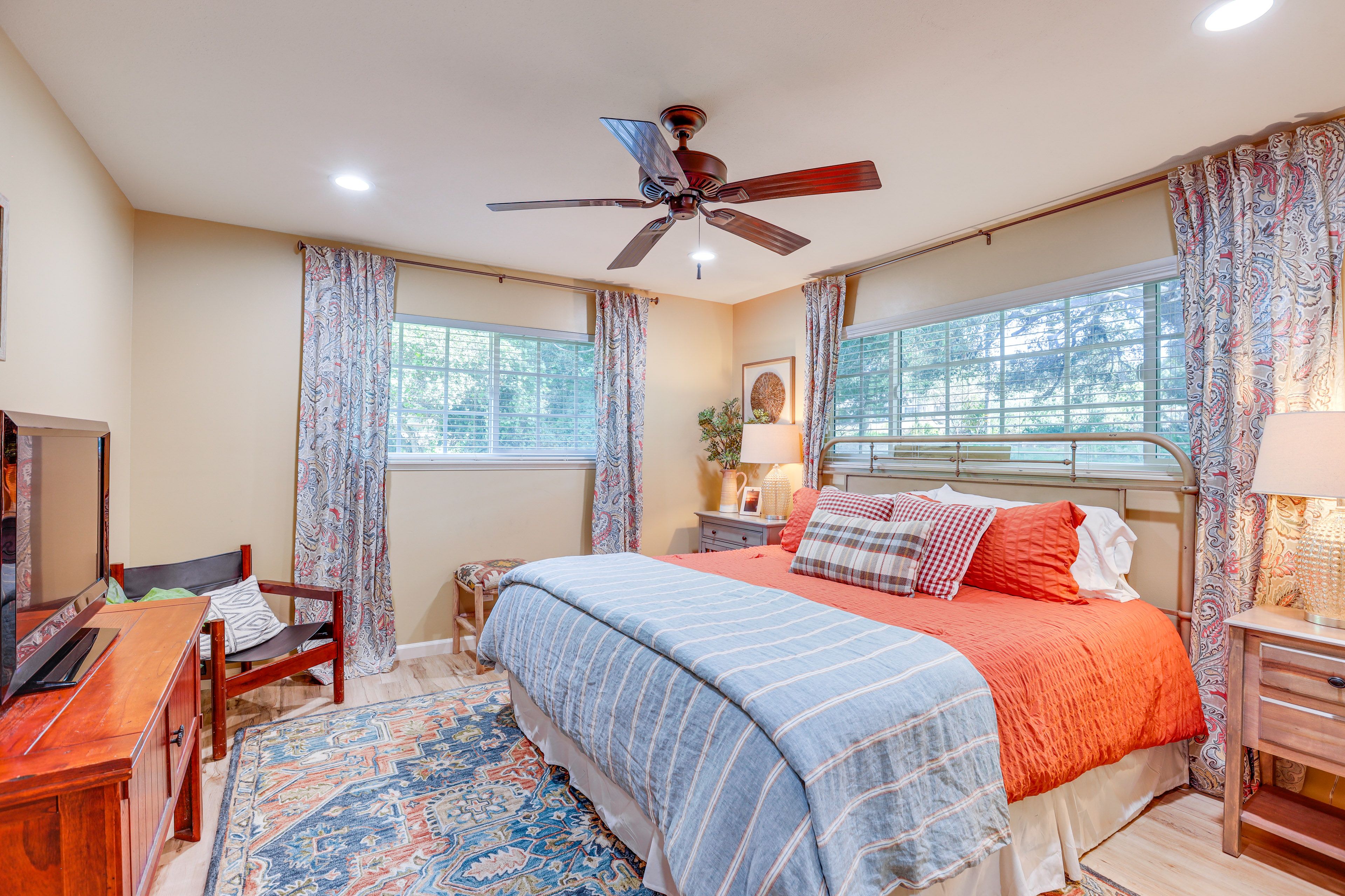 Bedroom 1 | King Bed