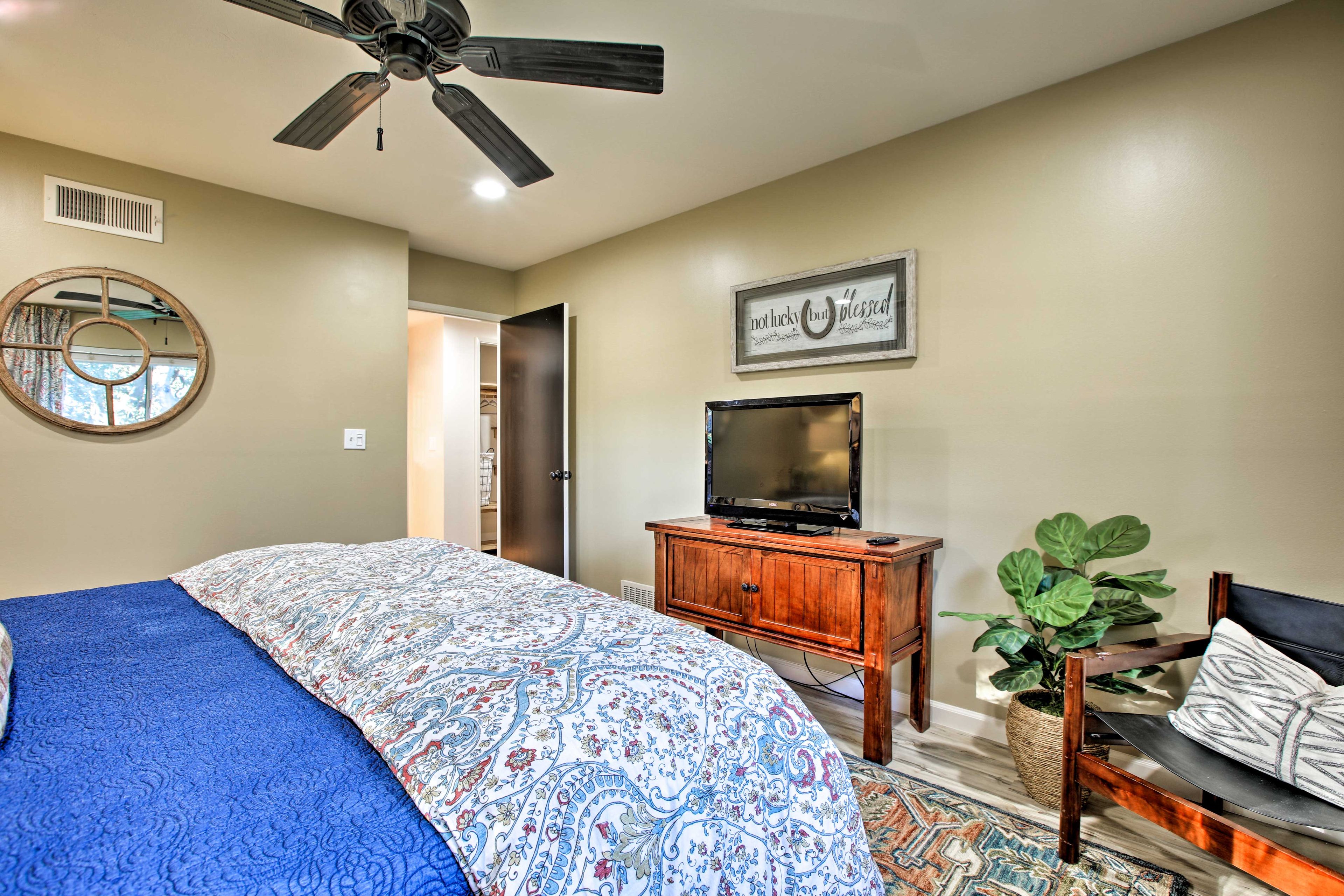 The room features a flat-screen TV  and king bed.