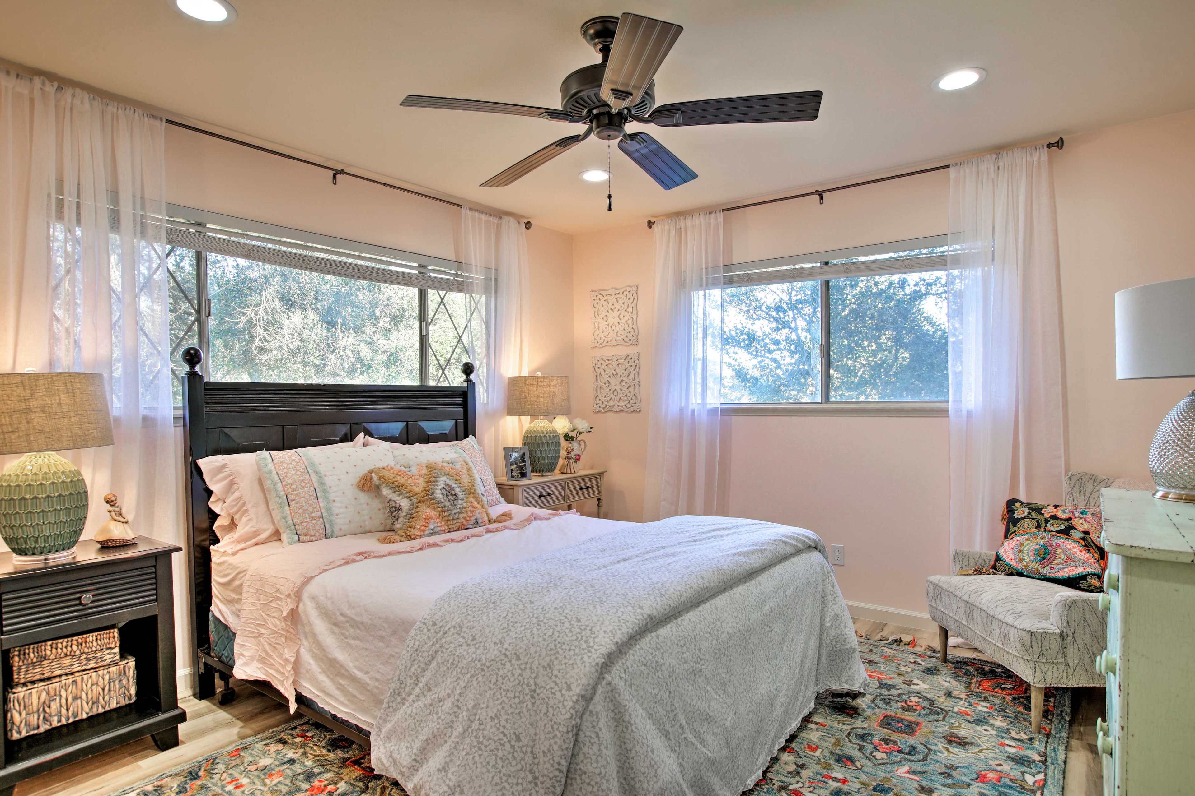 This room includes a queen bed.