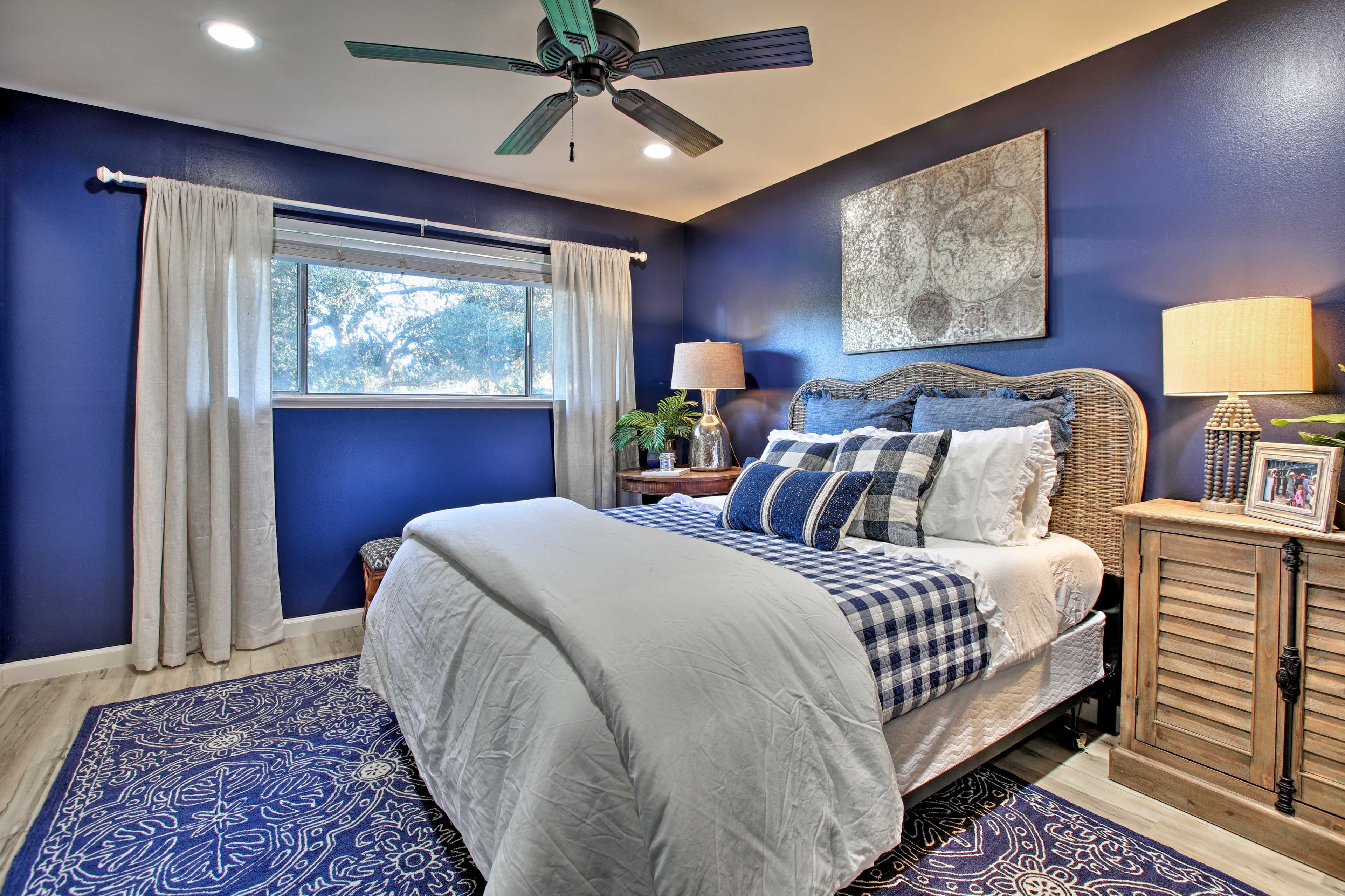 You're sure to sleep well in this dreamy room.