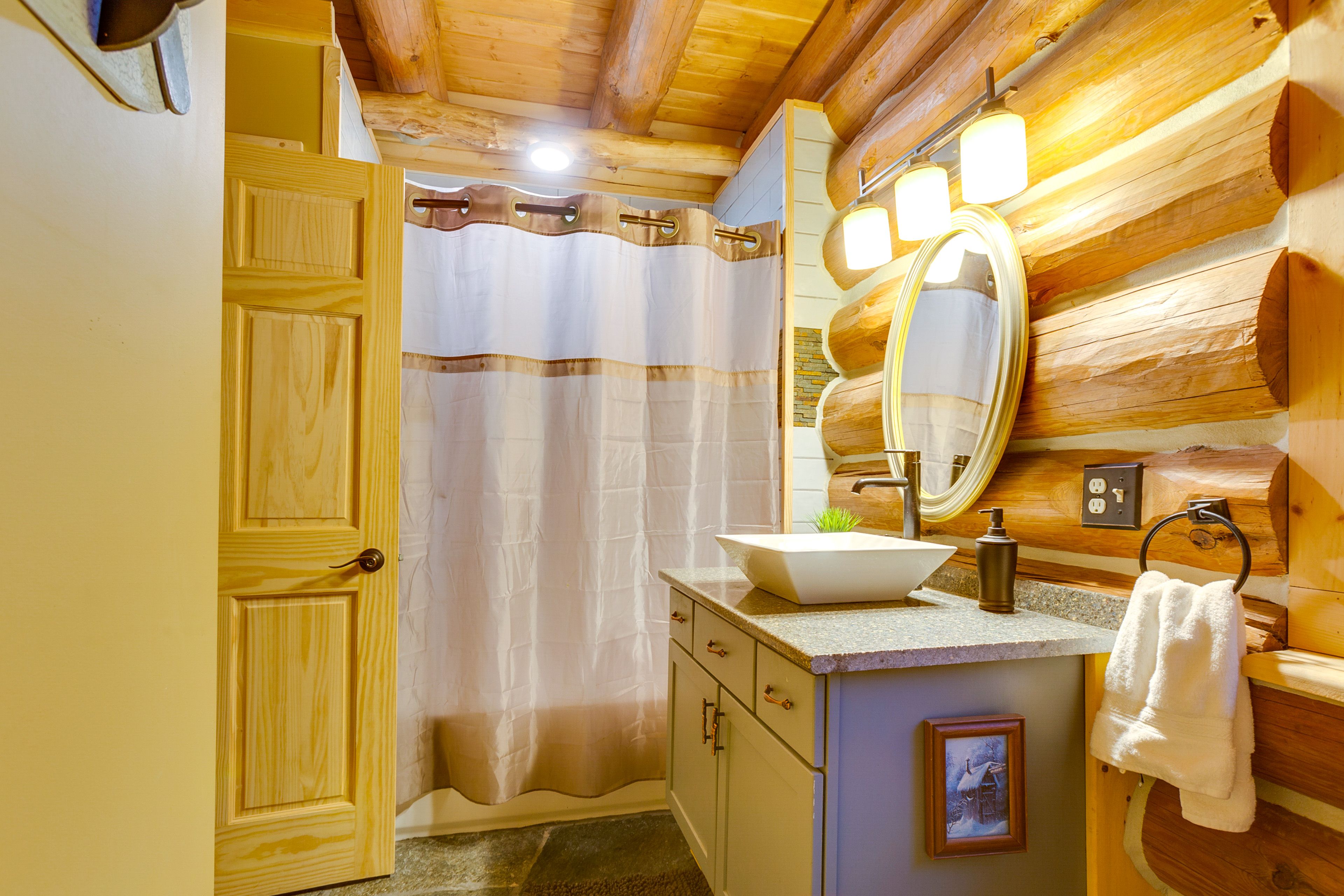 Full Bathroom | 1st Floor
