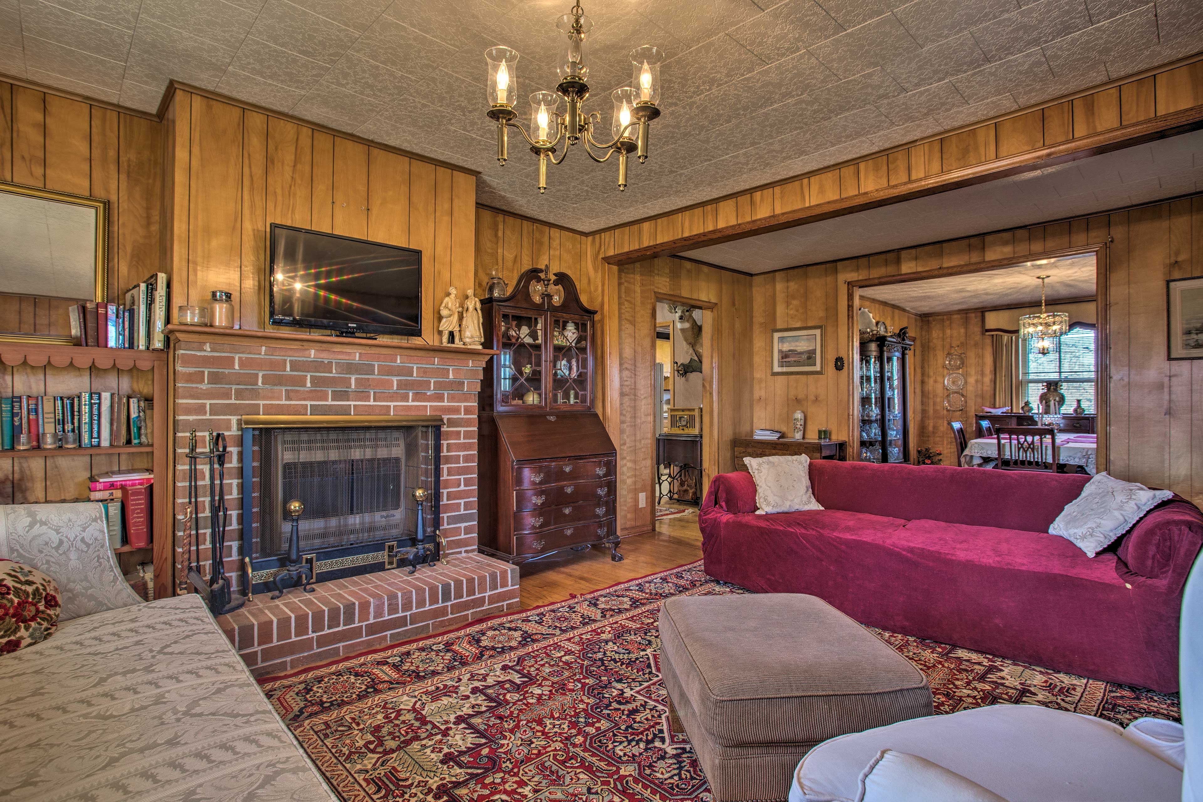 Gather with friends in the sitting area.