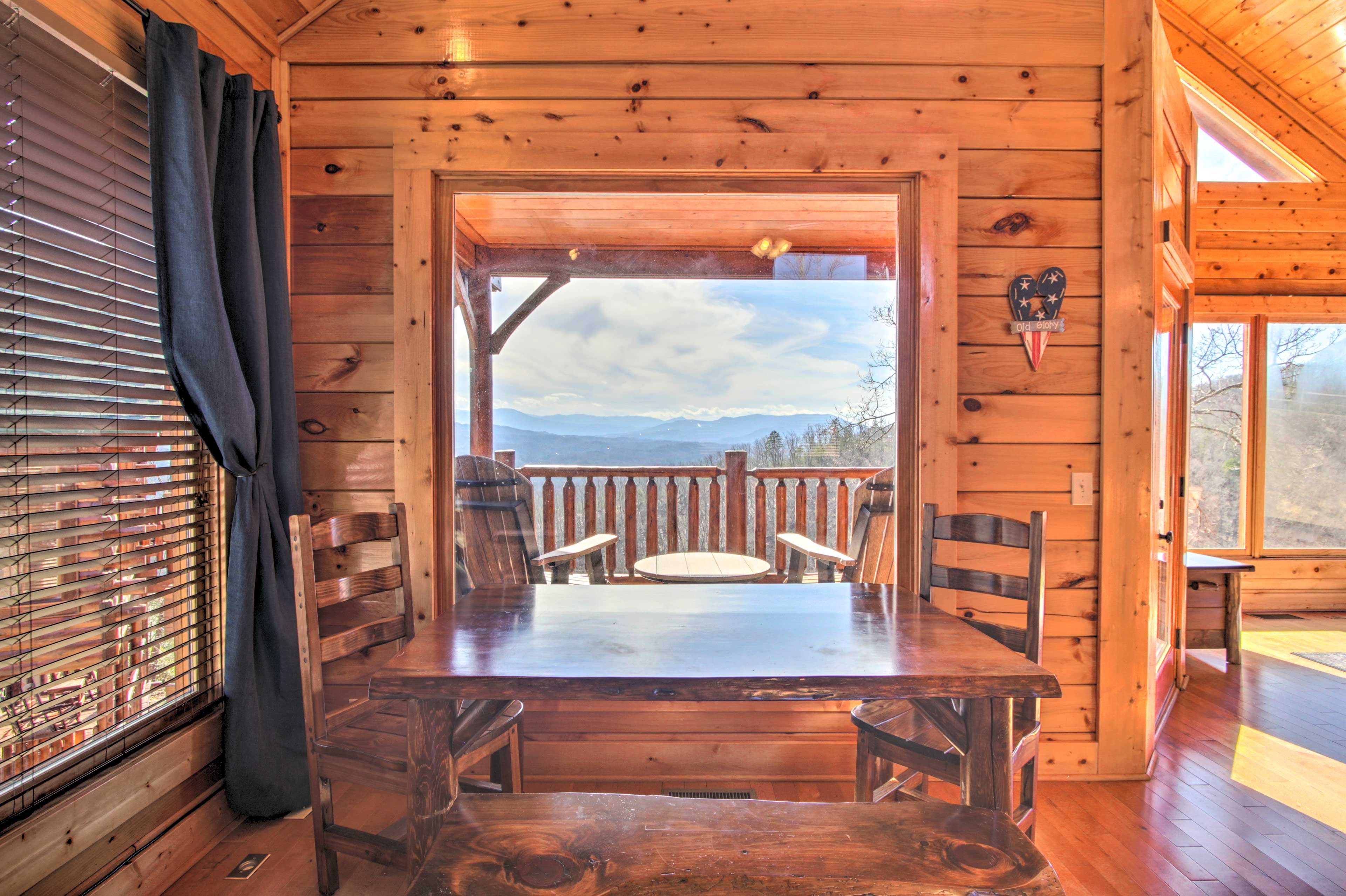 Dining Area | Dishware & Flatware Provided