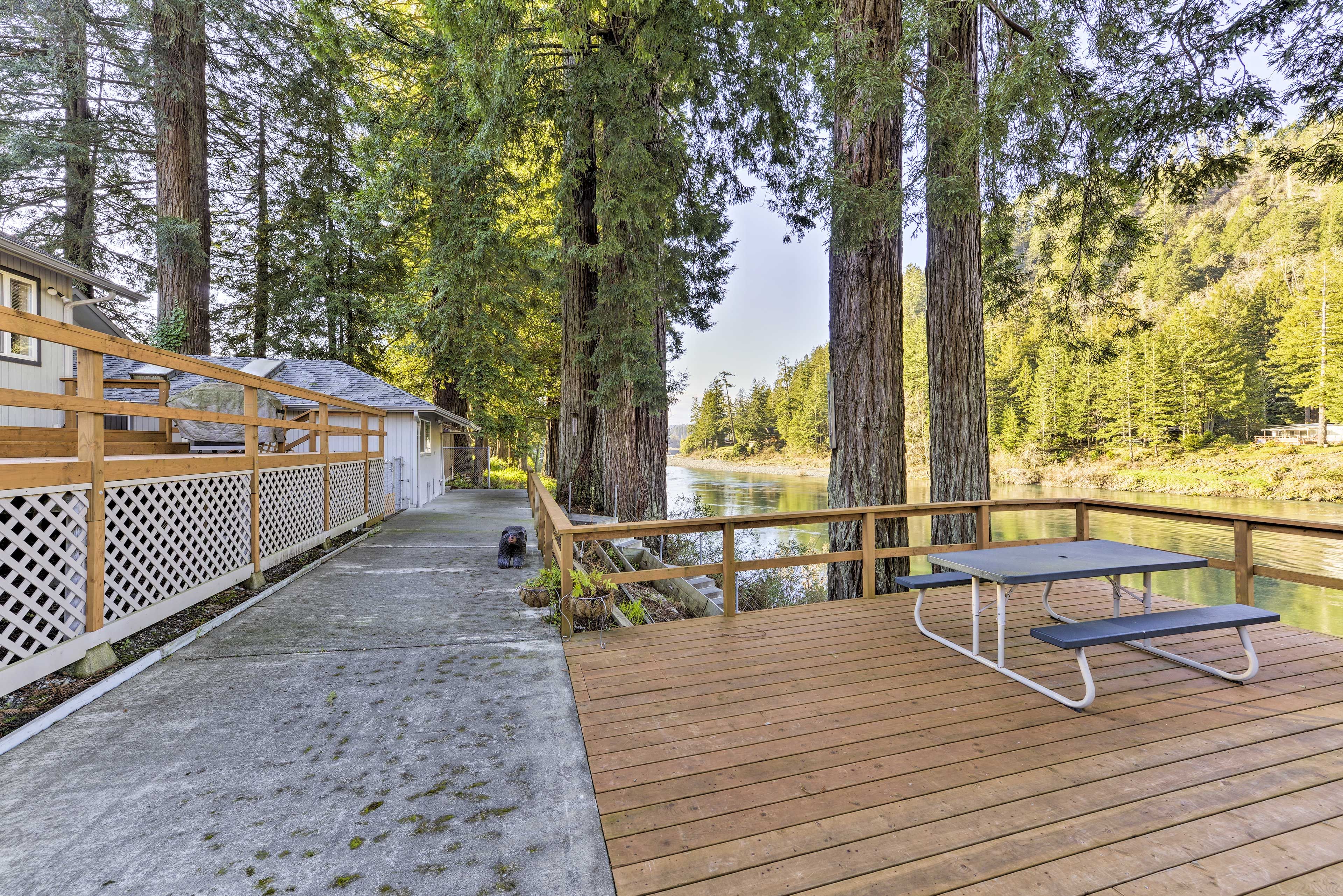 Lower Deck | Picnic Area