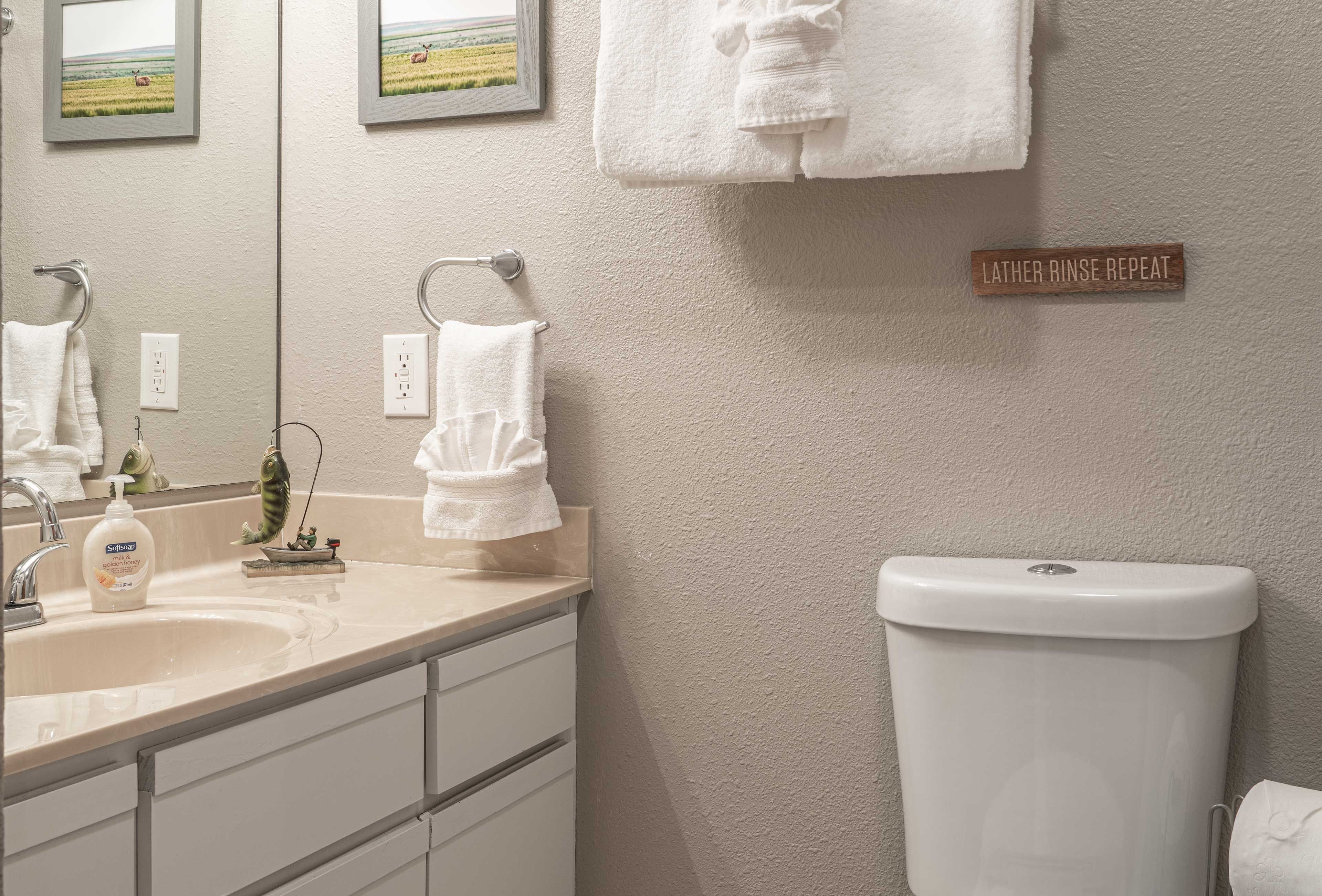 Full Bathroom | Towels Provided