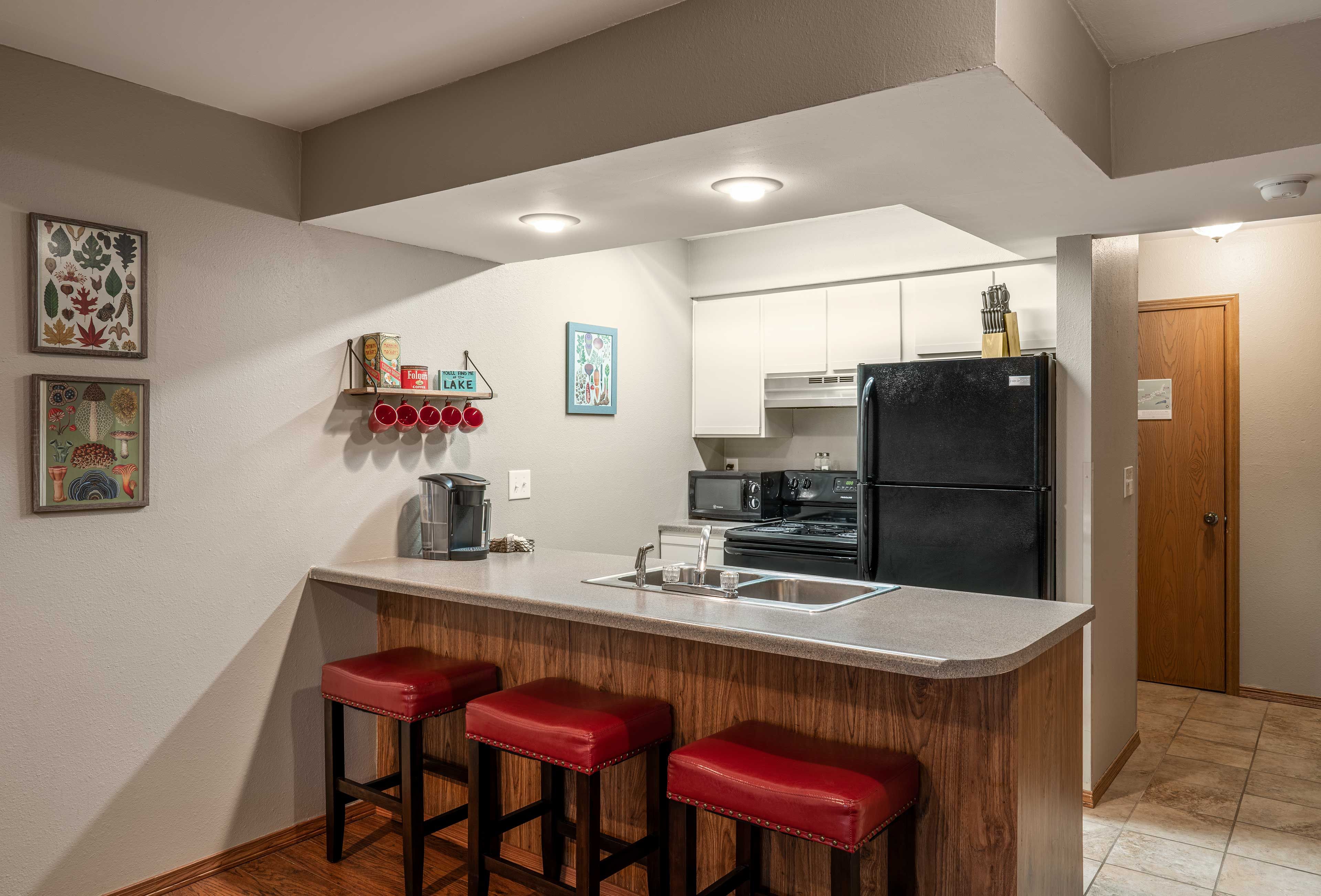 Well-Equipped Kitchen | Dishware/Flatware