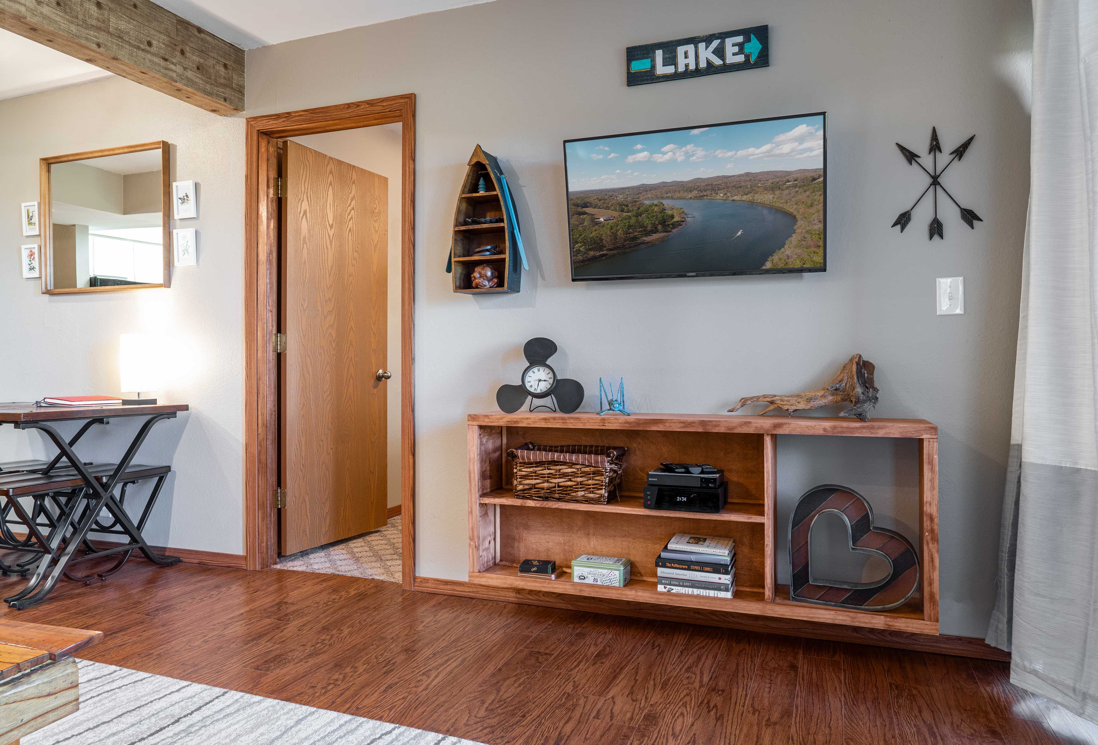Living Room | Free WiFi | Heating + A/C