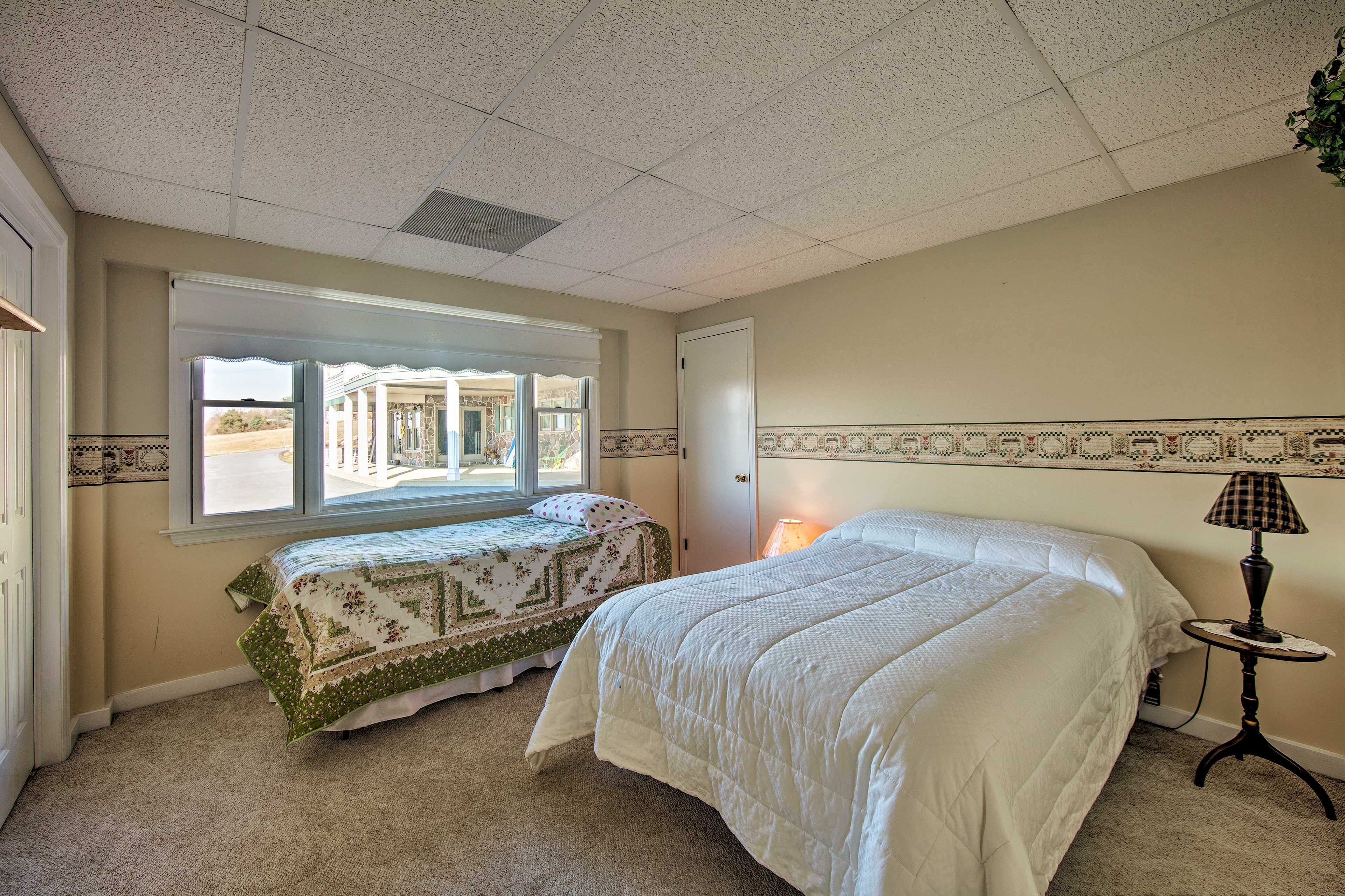 Bedroom 2 | Queen Bed | Twin Bed