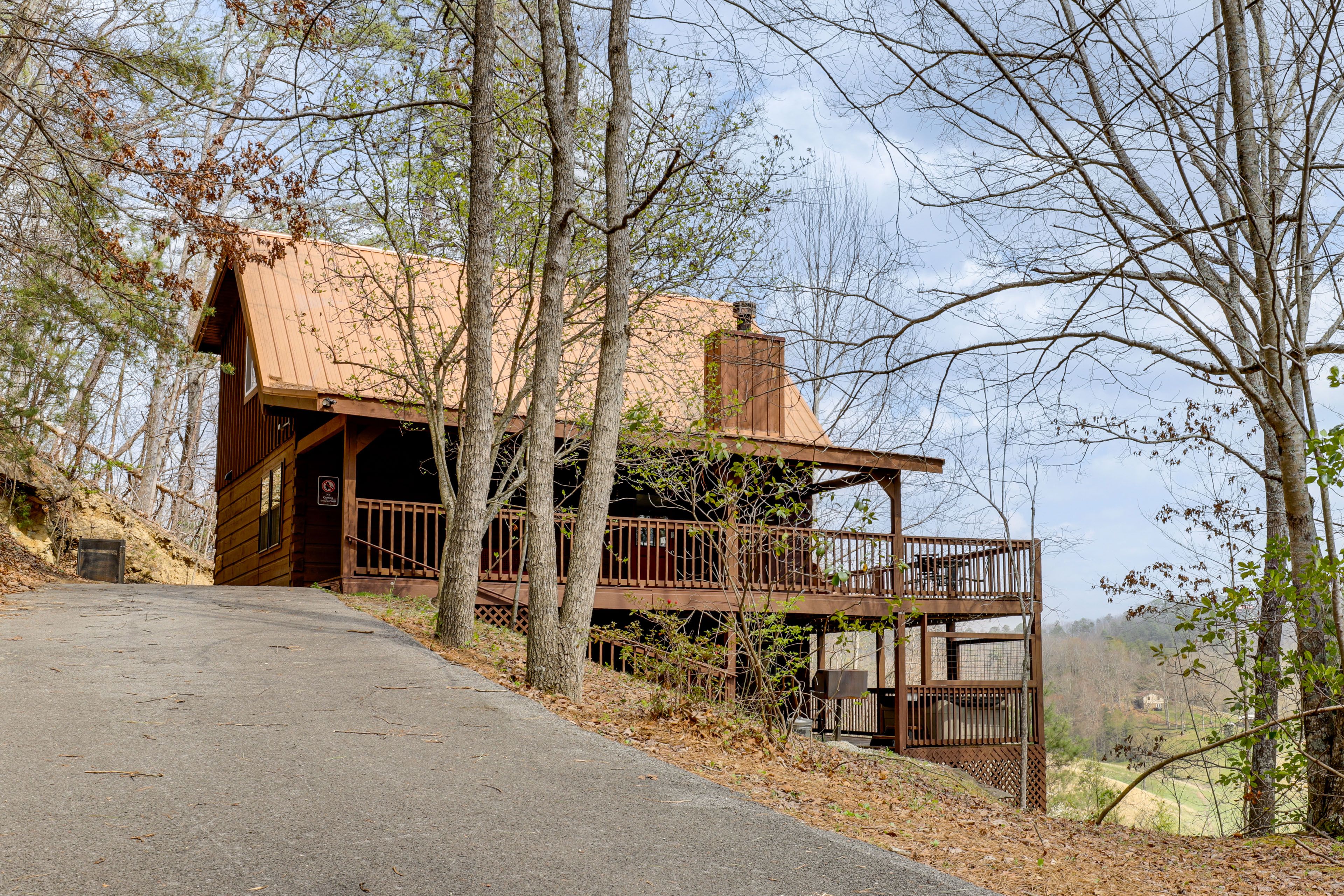 Parking | Steep Driveway (3 Vehicles)