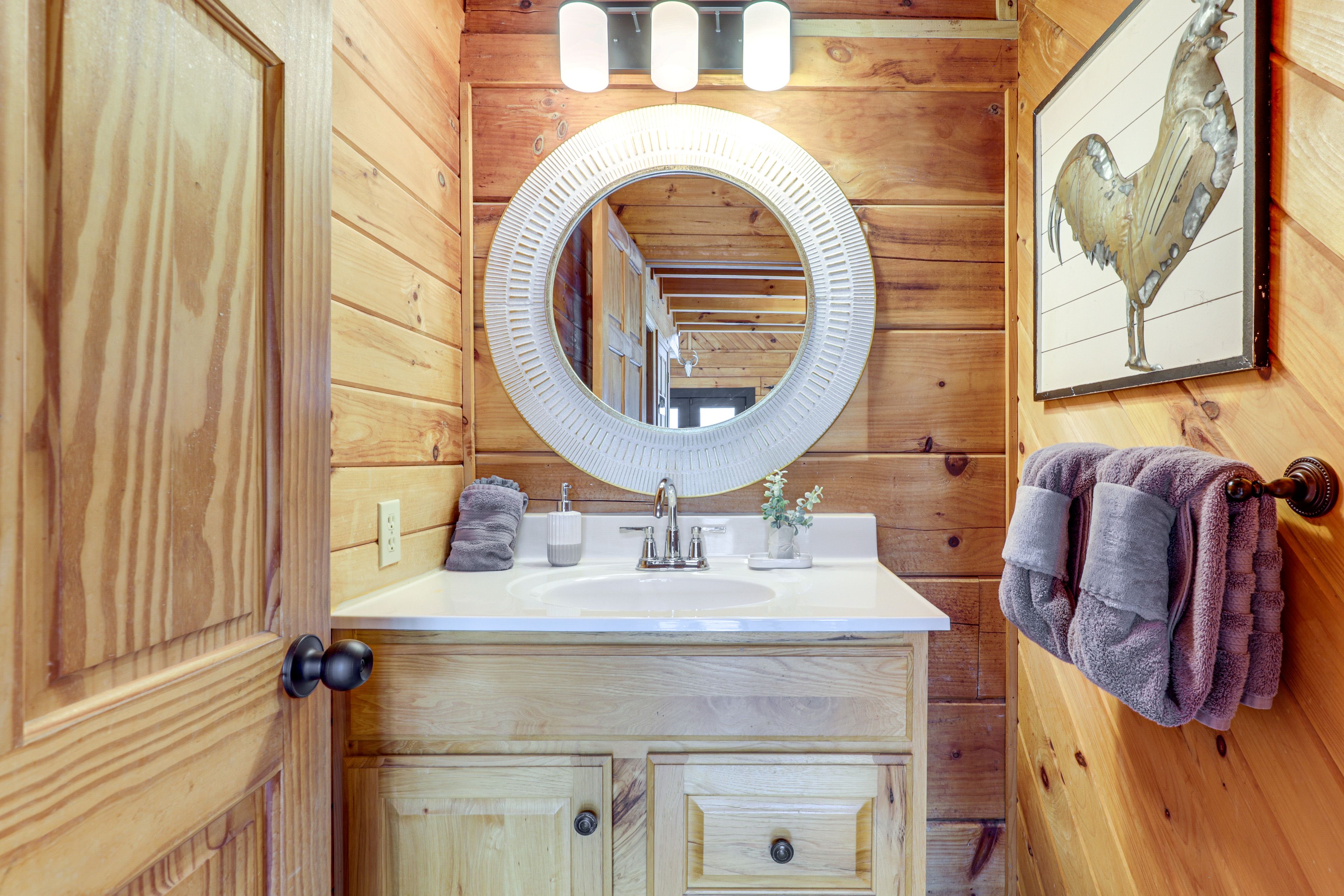 Full Bathroom | Main Level | Linens/Towels