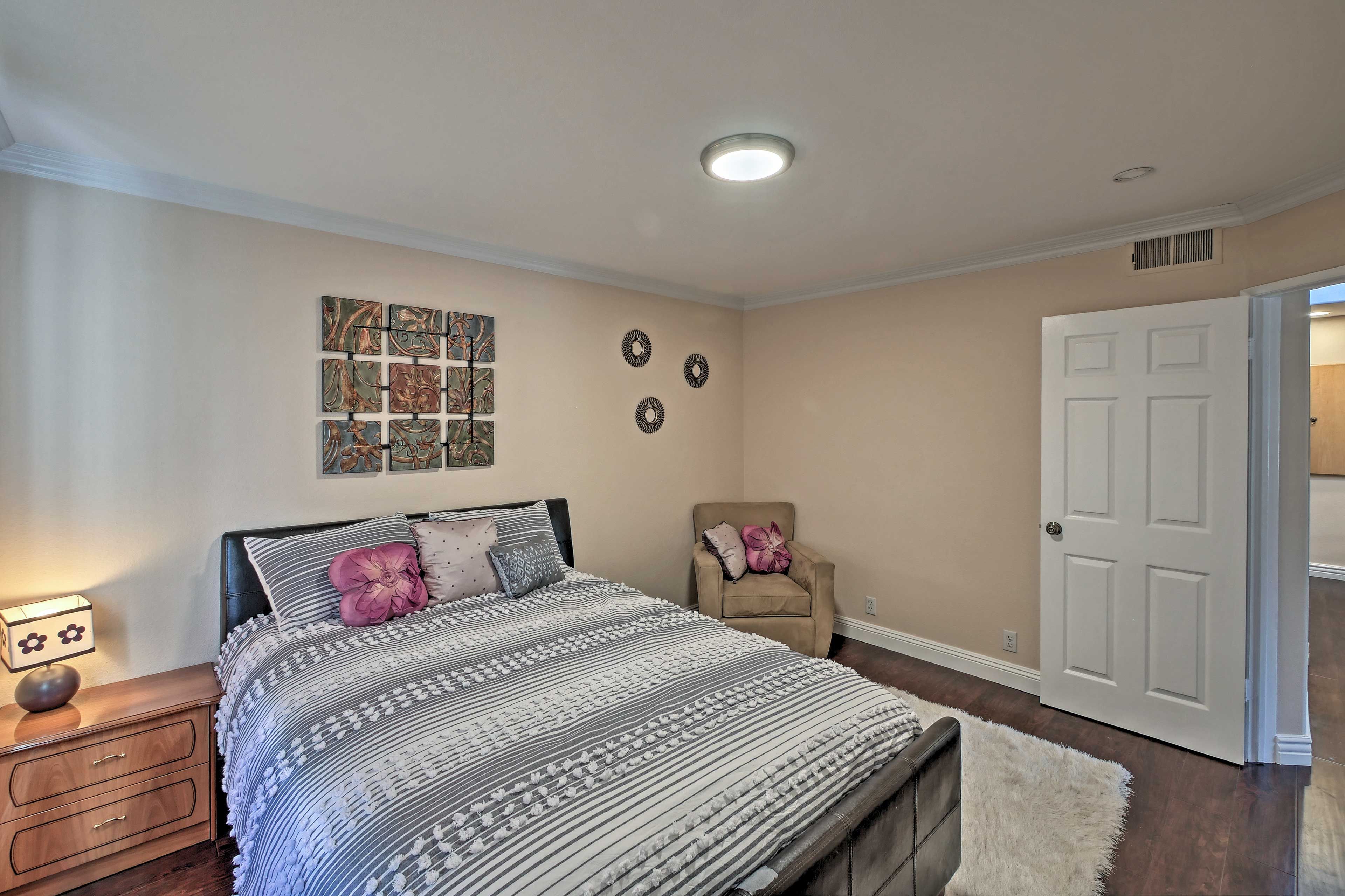 Up to 2 guests can curl up in the comfort of the 2nd bedroom's queen bed.