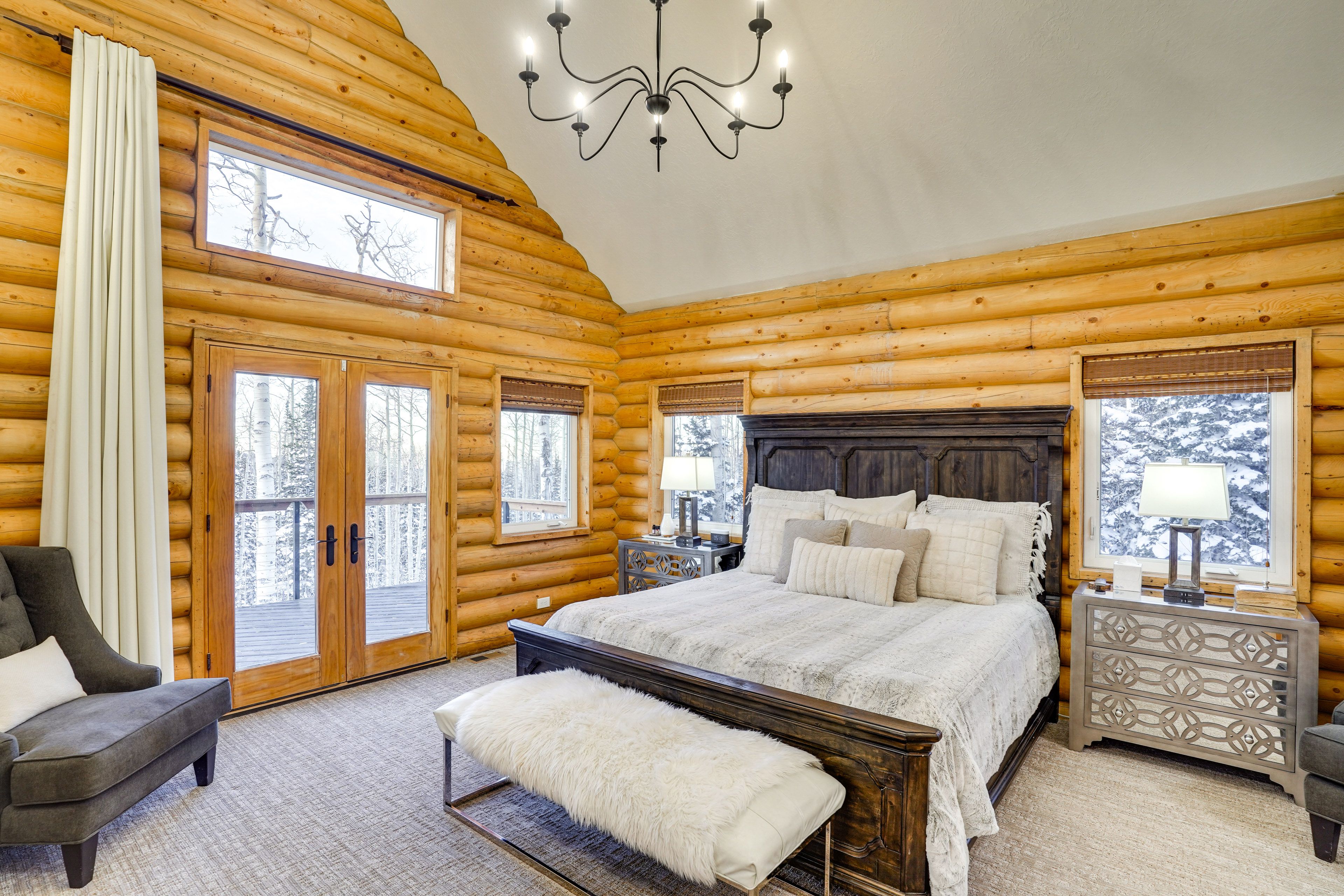 Bedroom 1 | King Bed | Deck Access | Smart TV